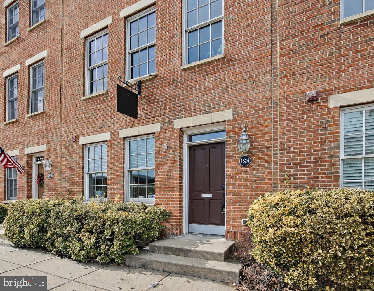 LOCUST POINT - Residential