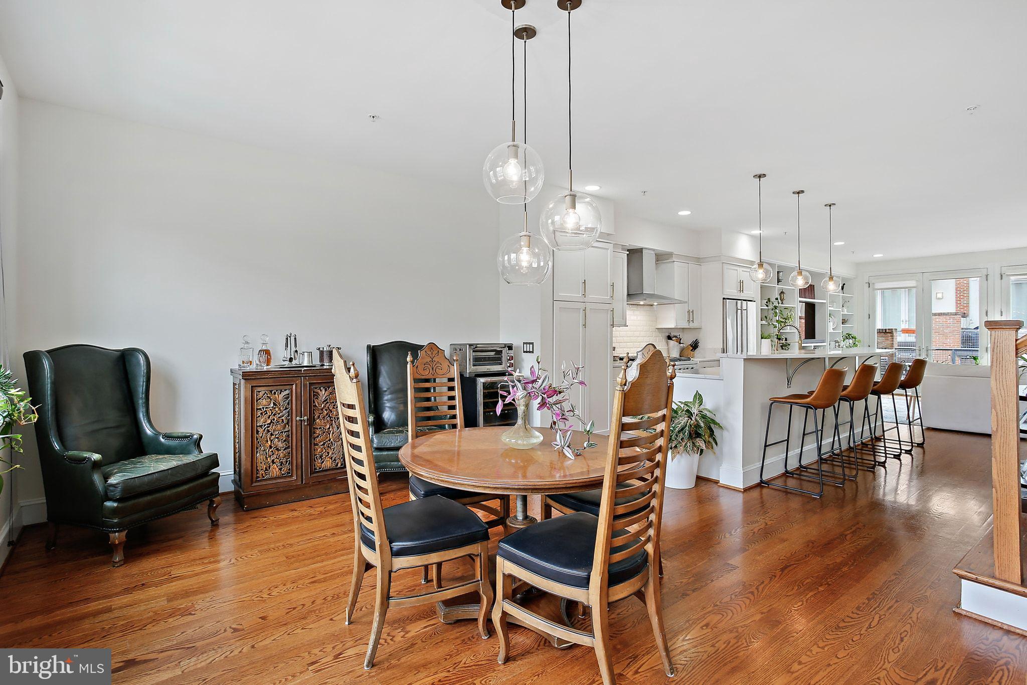 LOCUST POINT - Residential