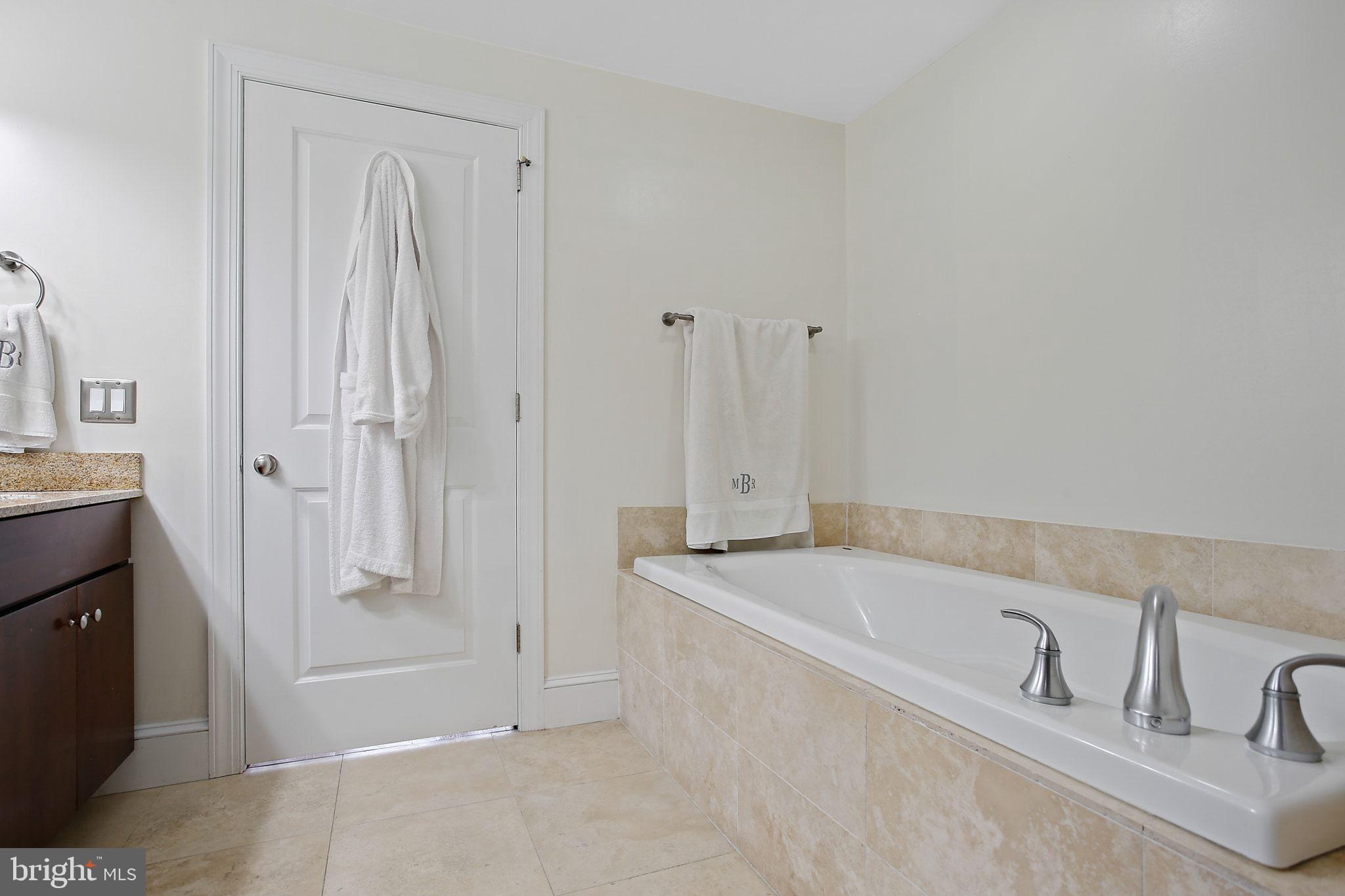 LOCUST POINT - Residential