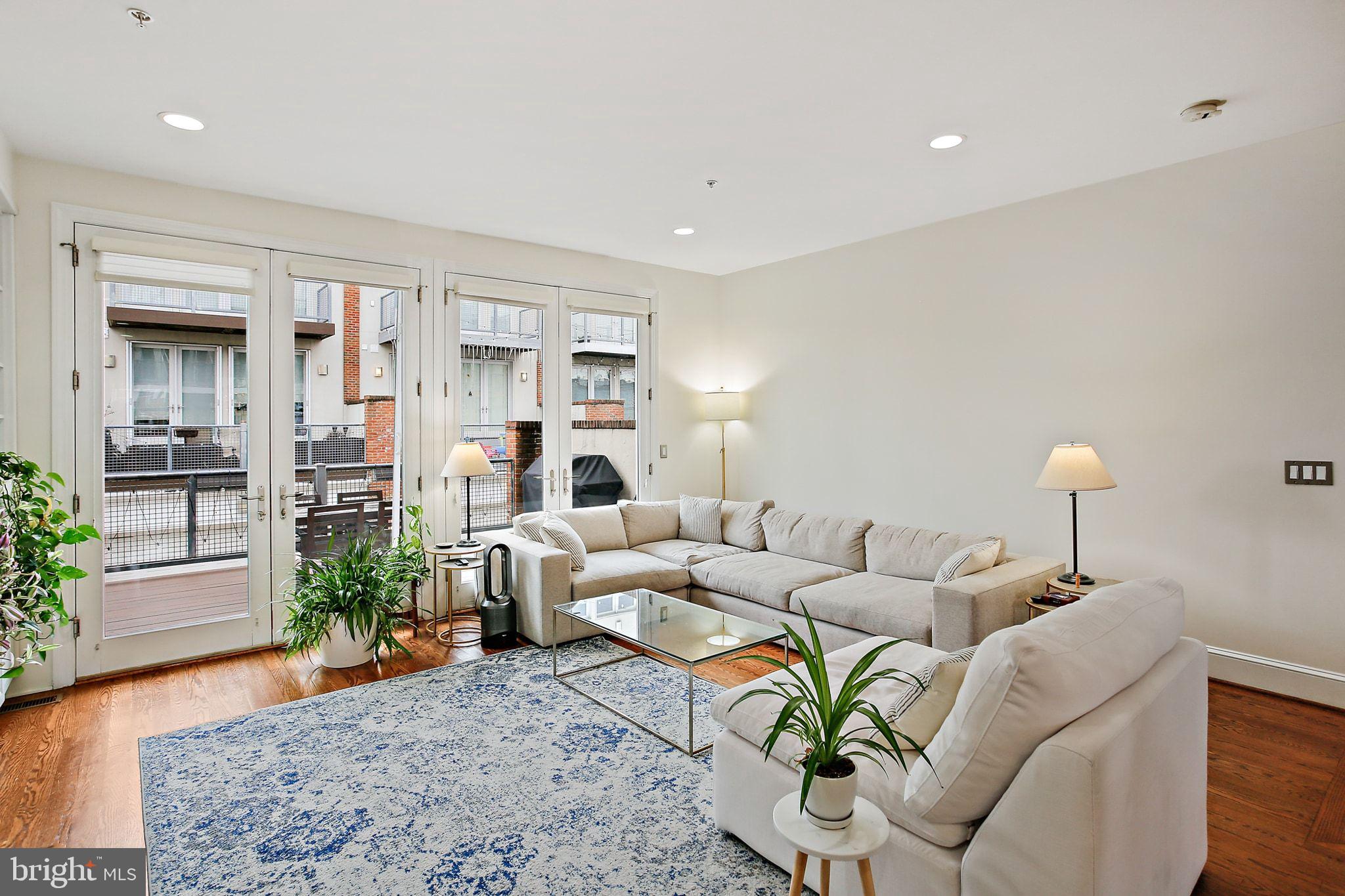 LOCUST POINT - Residential