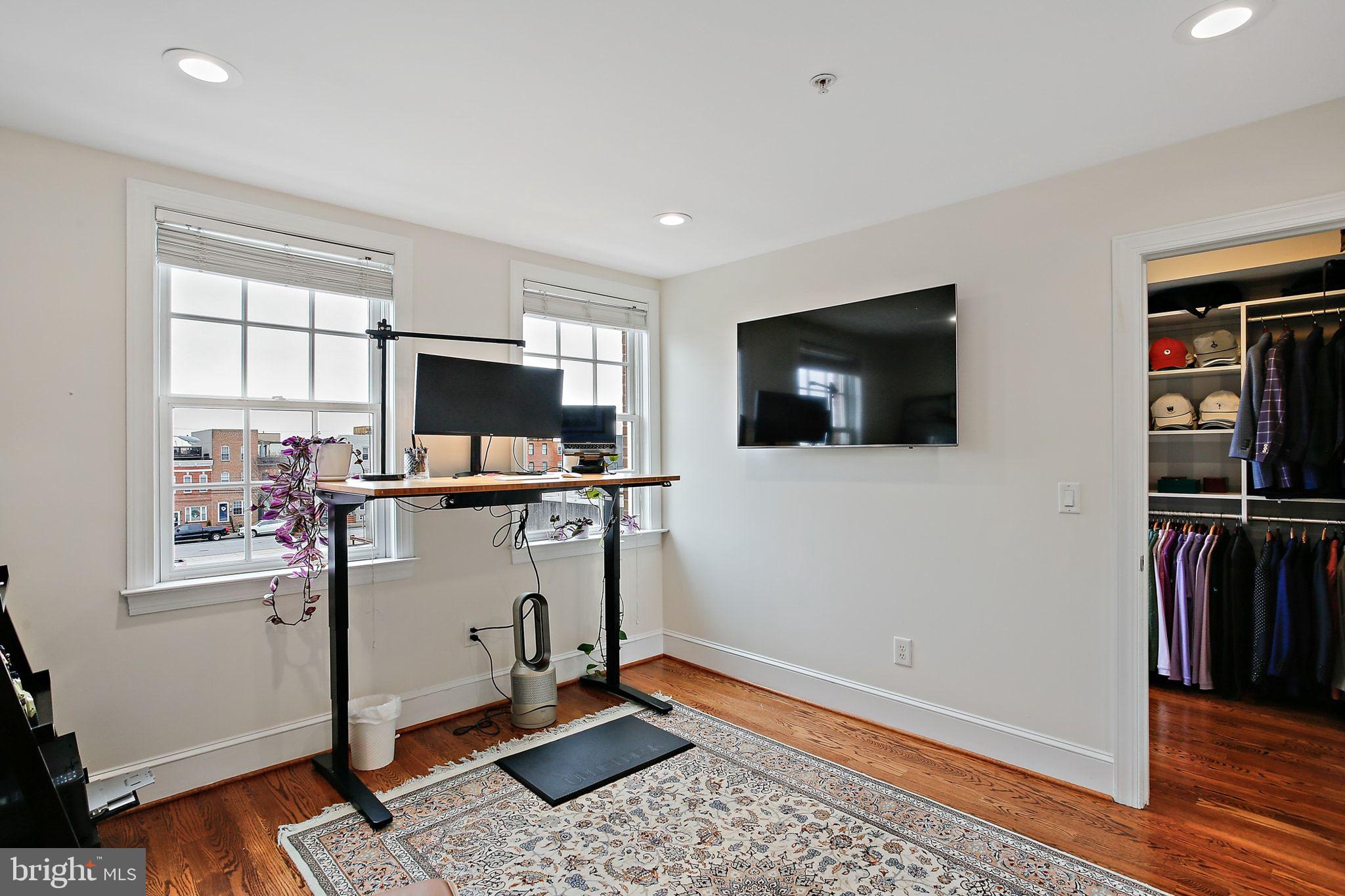 LOCUST POINT - Residential