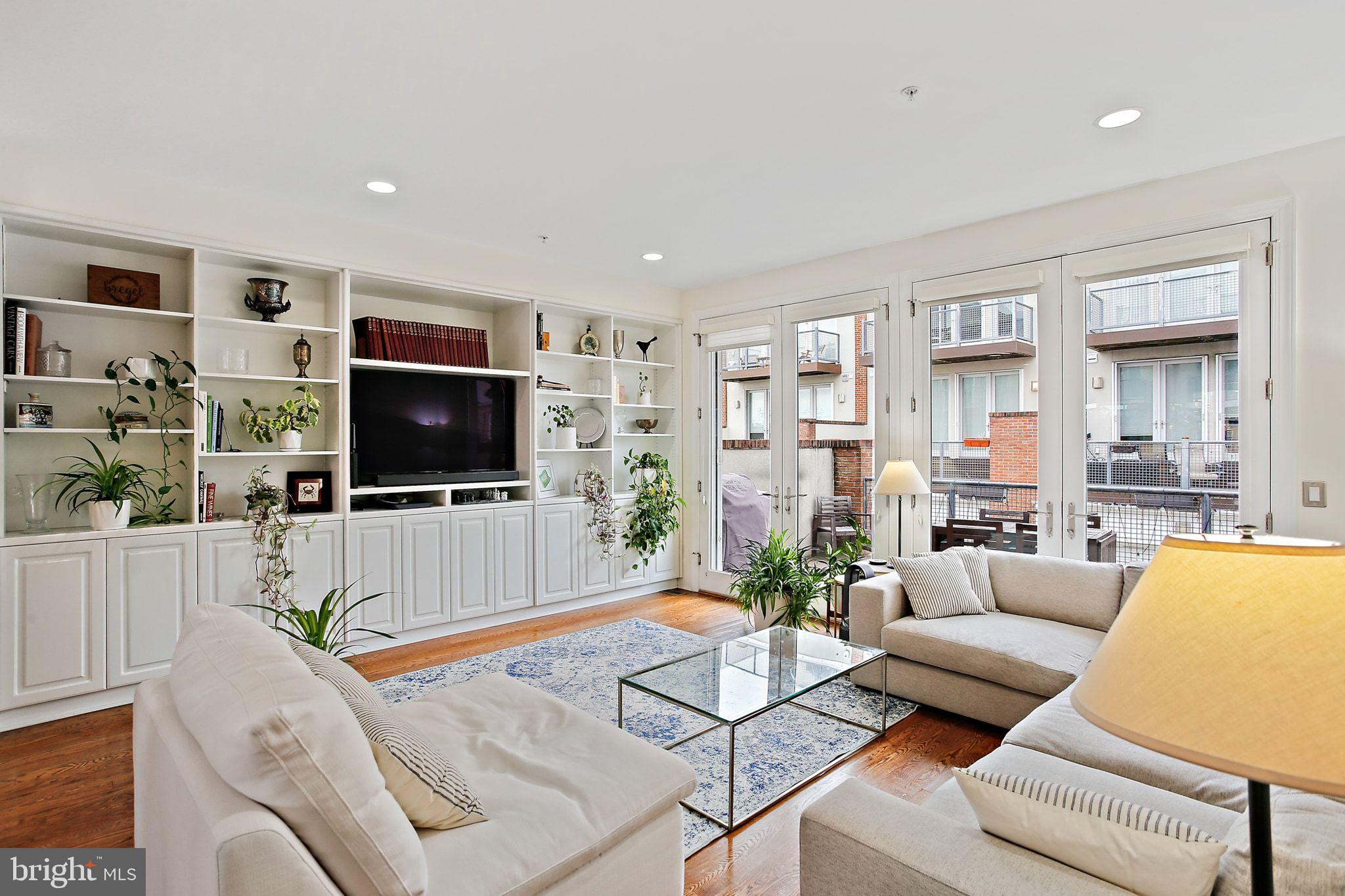 LOCUST POINT - Residential