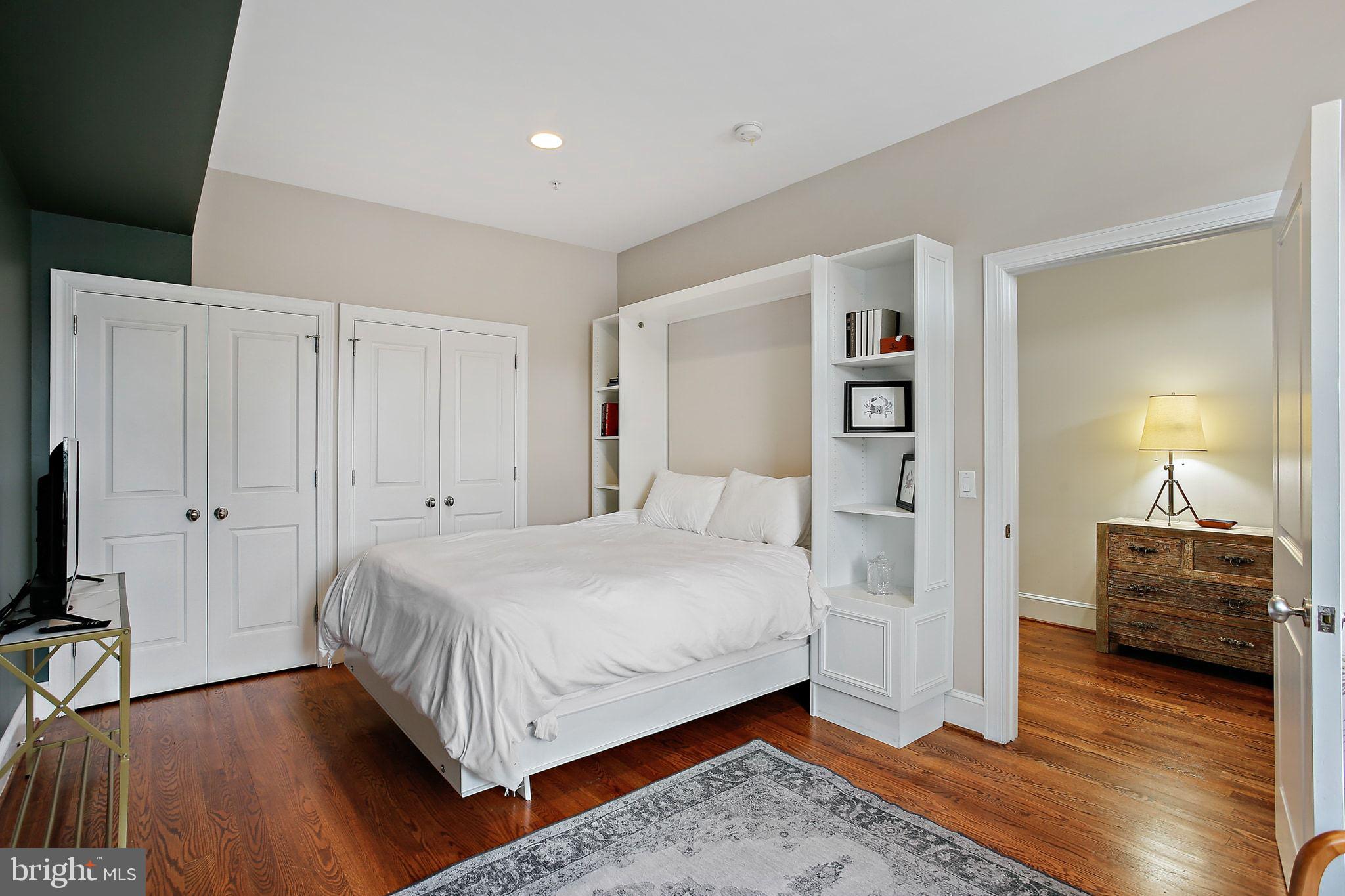 LOCUST POINT - Residential