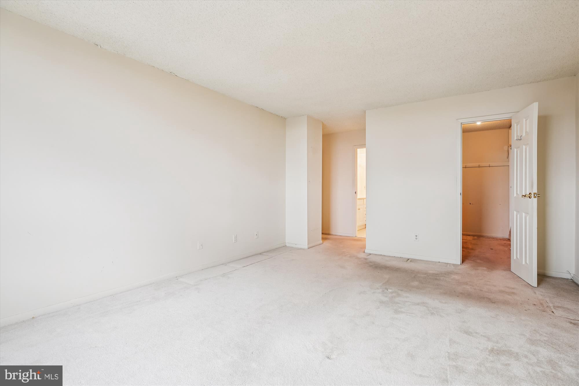 WESTLAKE TOWERS - Residential