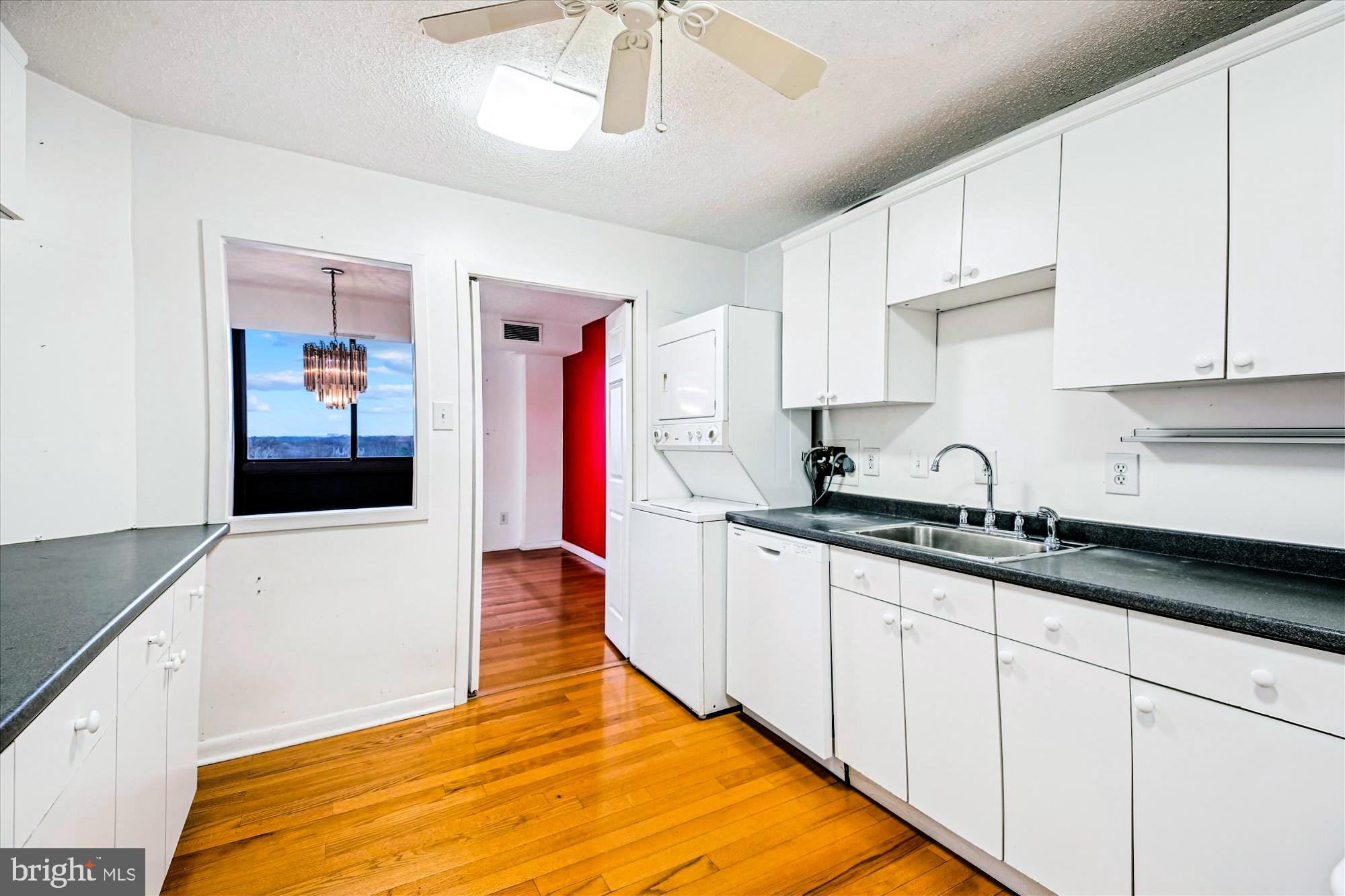 WESTLAKE TOWERS - Residential