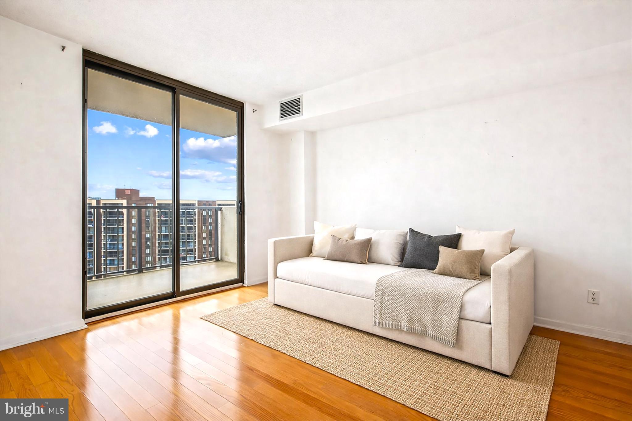 WESTLAKE TOWERS - Residential