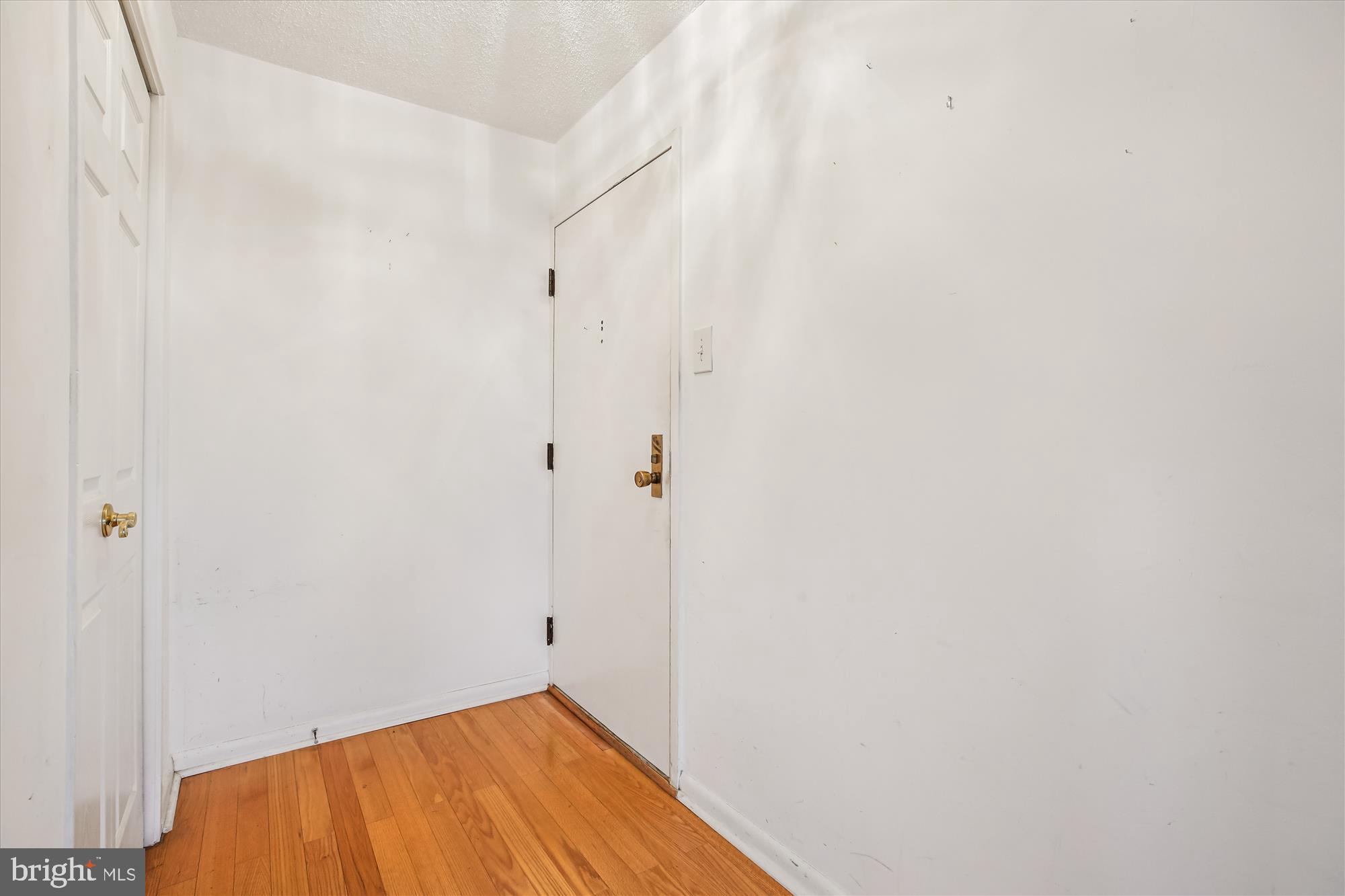 WESTLAKE TOWERS - Residential