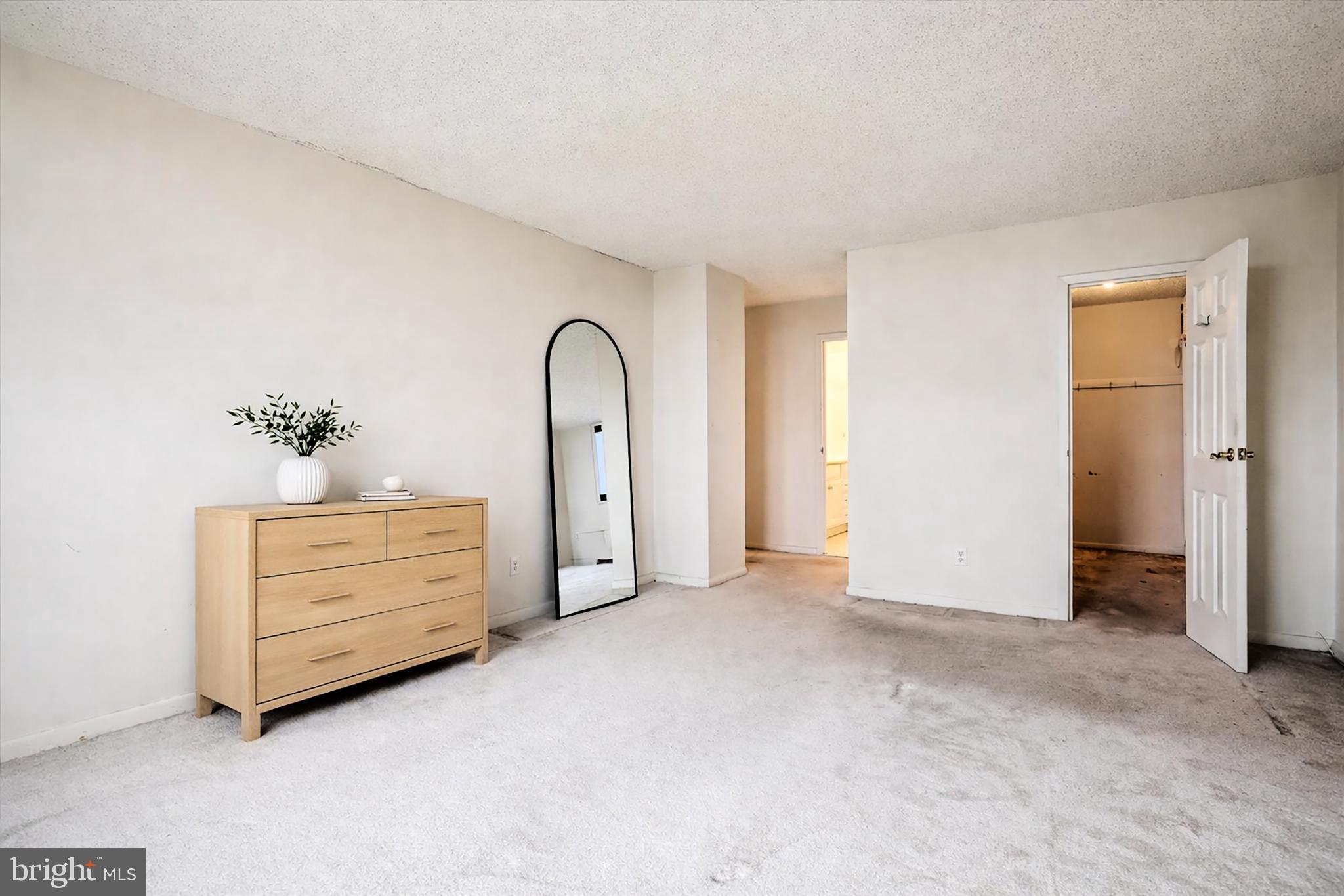 WESTLAKE TOWERS - Residential