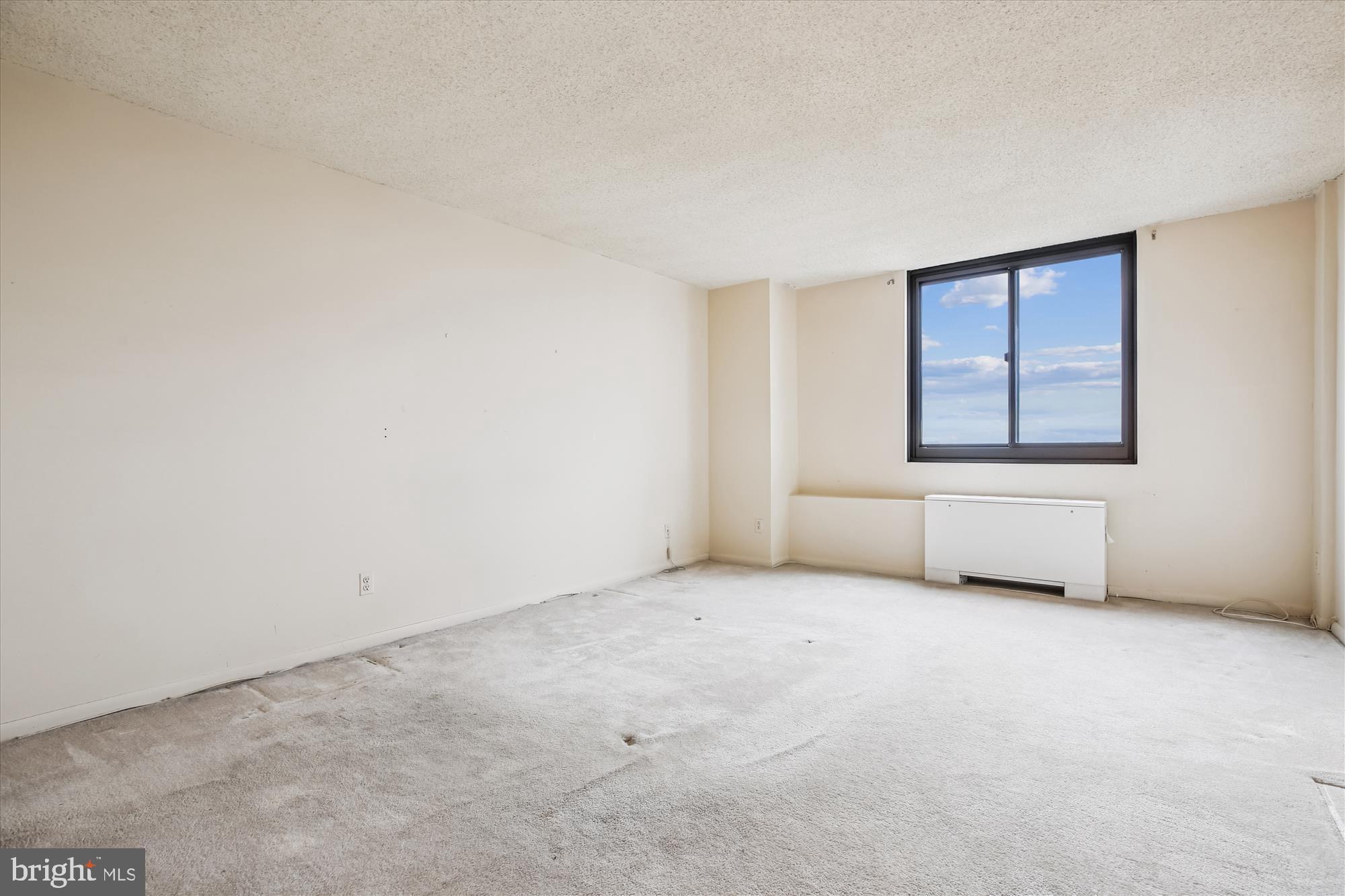 WESTLAKE TOWERS - Residential