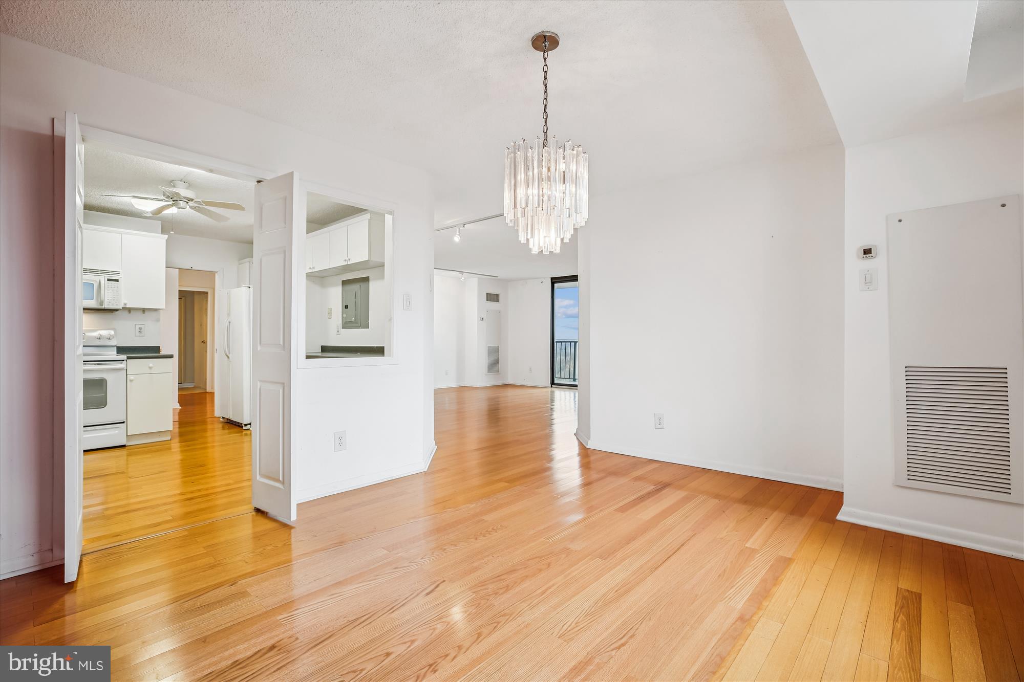 WESTLAKE TOWERS - Residential