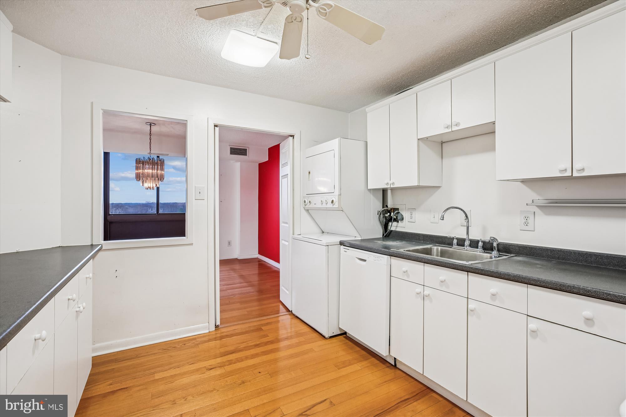 WESTLAKE TOWERS - Residential