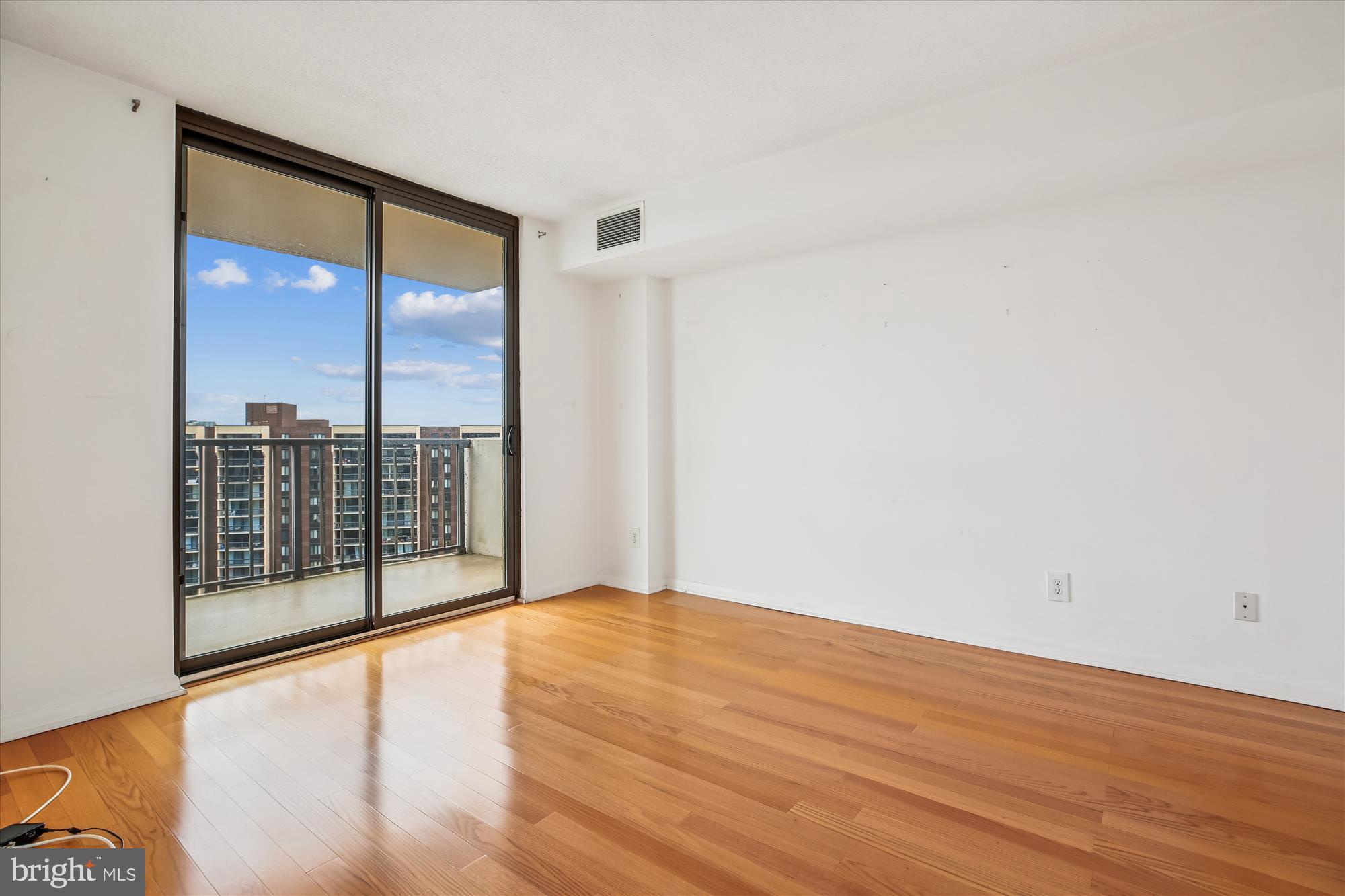 WESTLAKE TOWERS - Residential