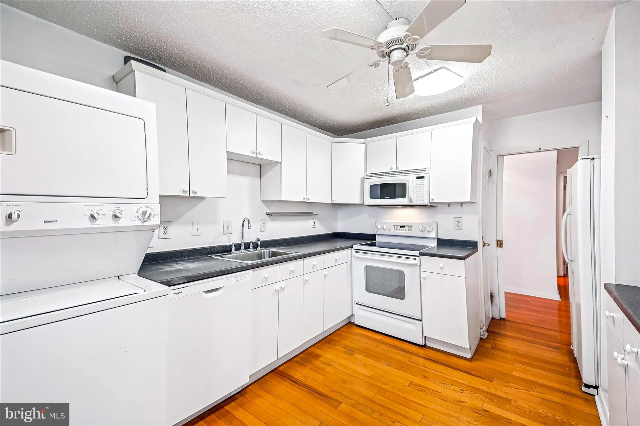 WESTLAKE TOWERS - Residential