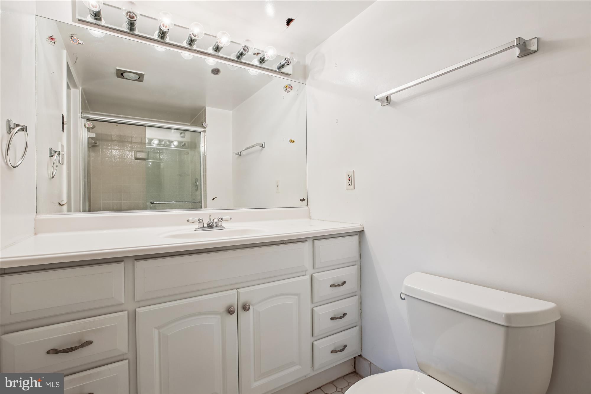 WESTLAKE TOWERS - Residential