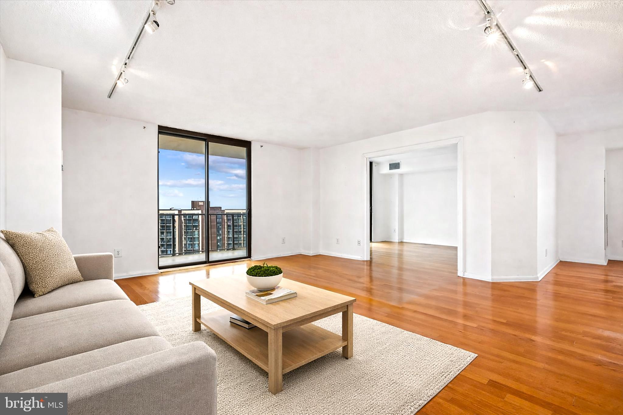 WESTLAKE TOWERS - Residential