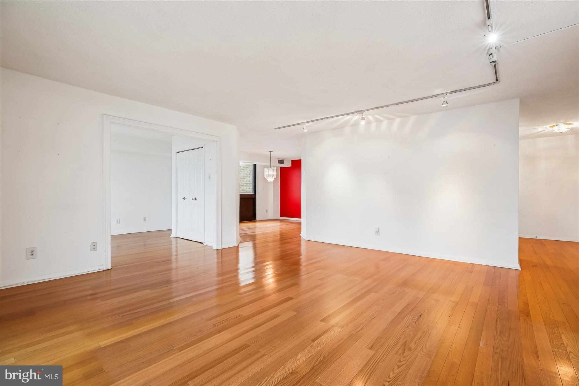 WESTLAKE TOWERS - Residential