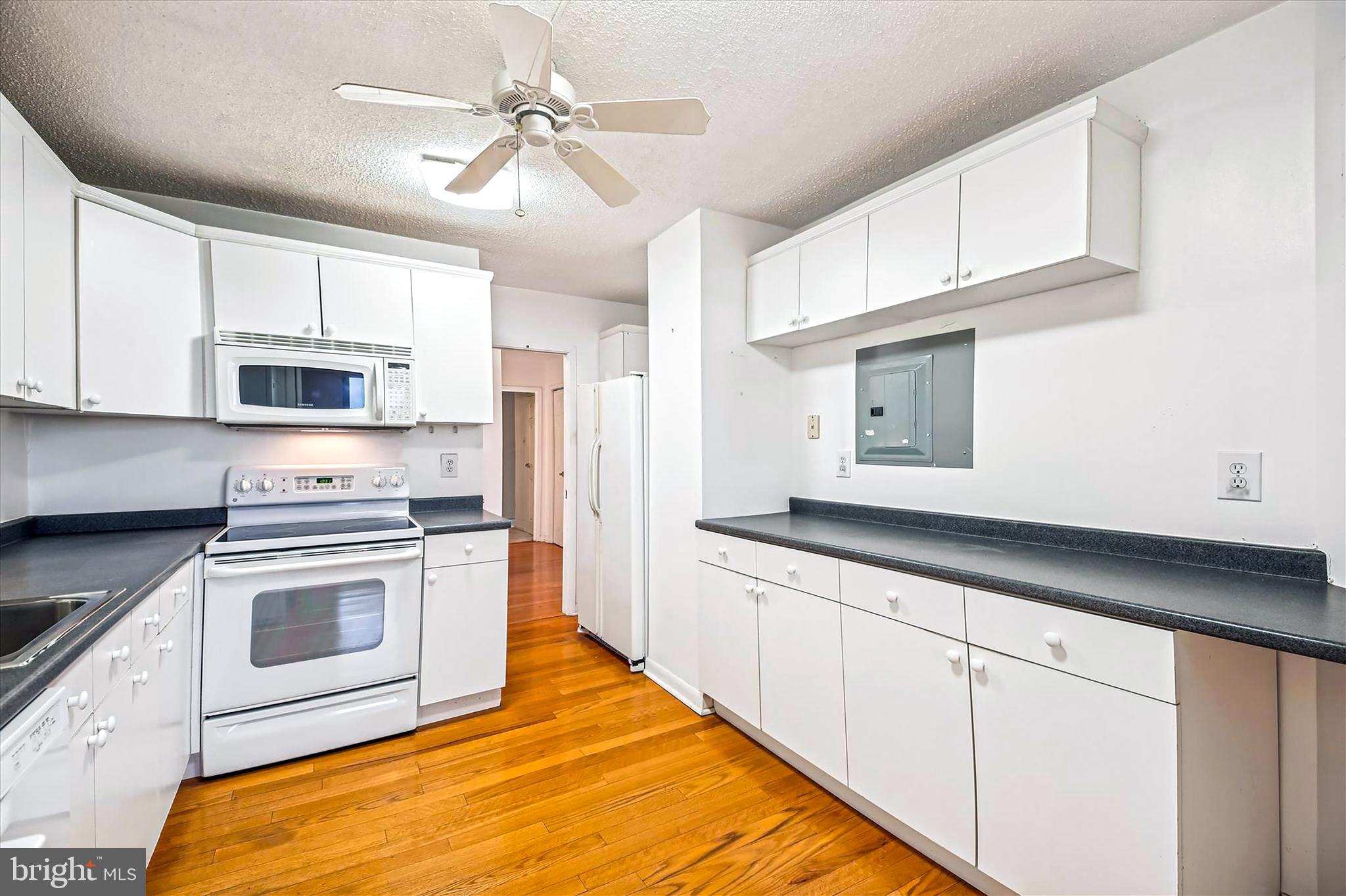 WESTLAKE TOWERS - Residential