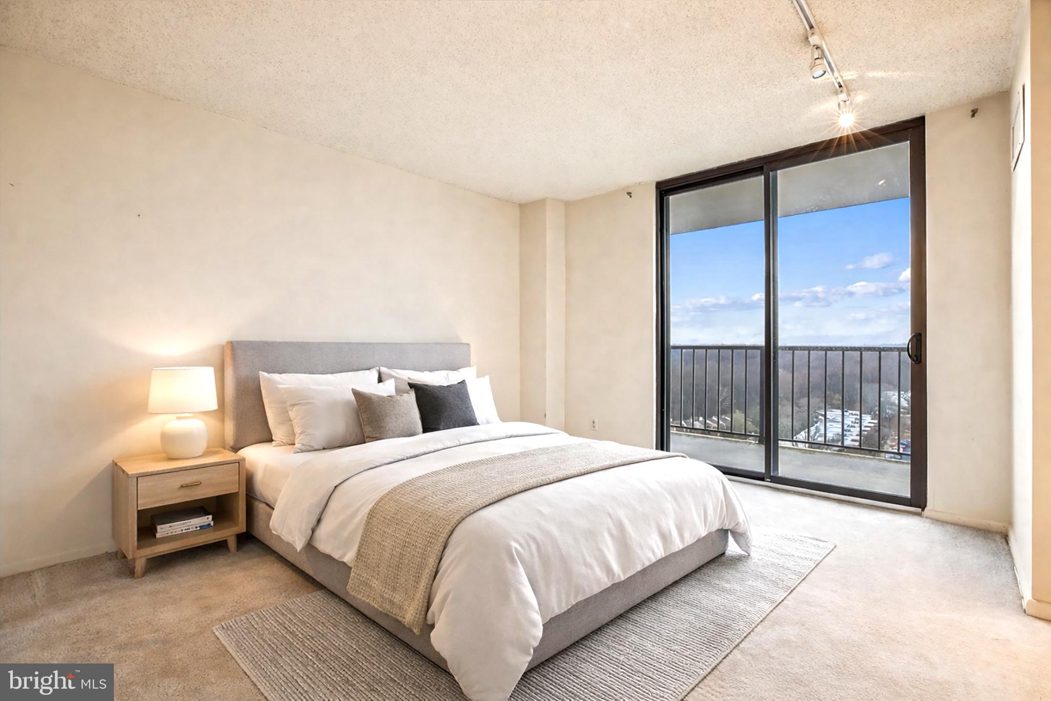 WESTLAKE TOWERS - Residential