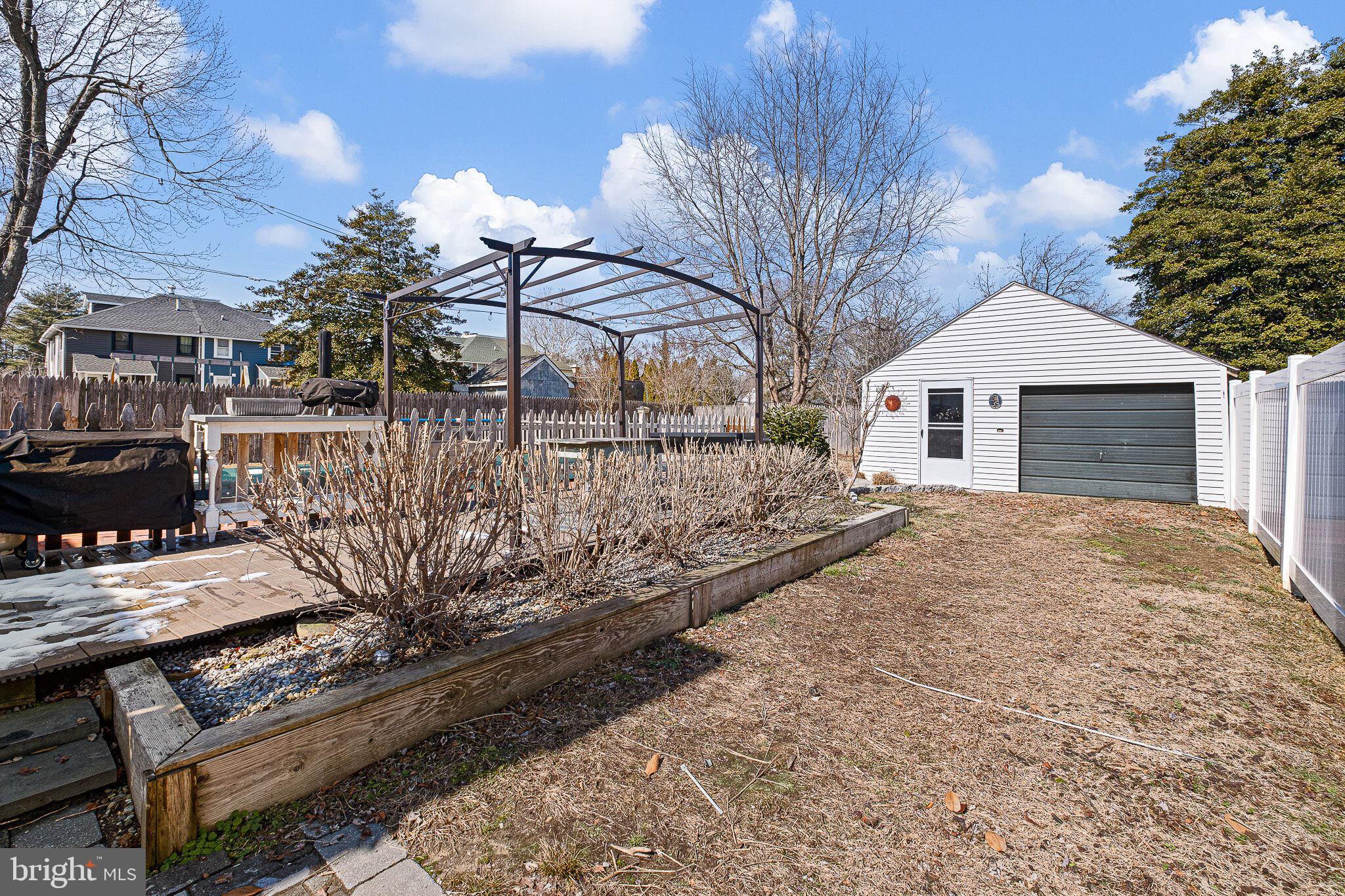 MIDDLETOWN - Residential