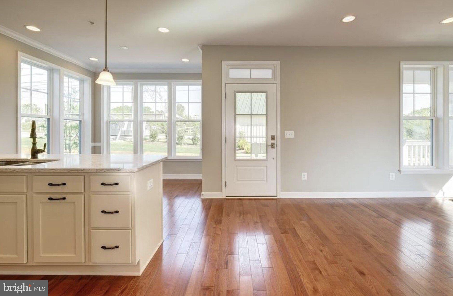 1020 RAILROAD AVENUE 5