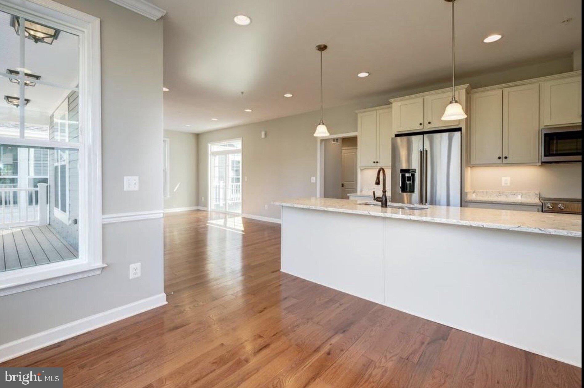 1020 RAILROAD AVENUE 5