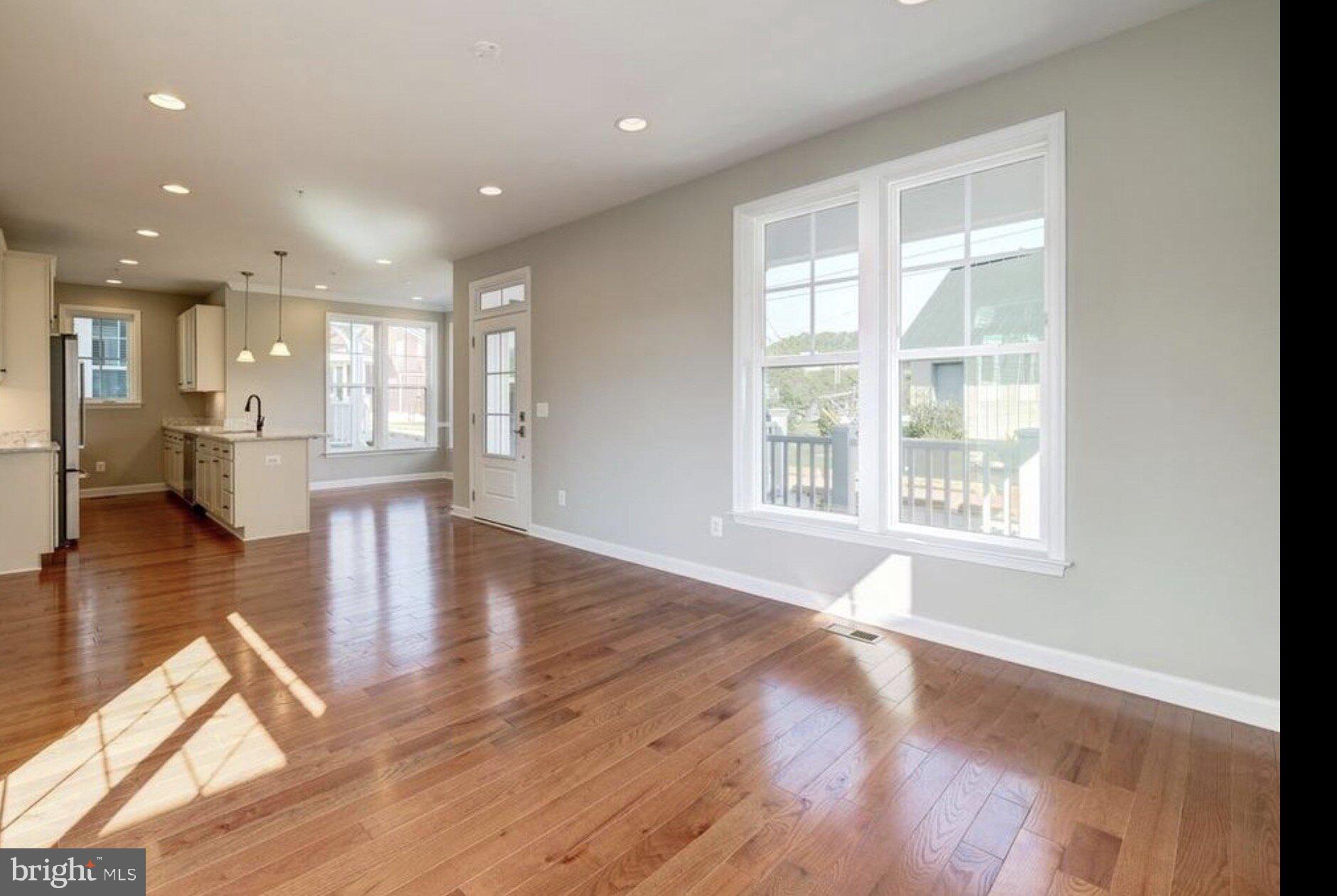 1020 RAILROAD AVENUE 5