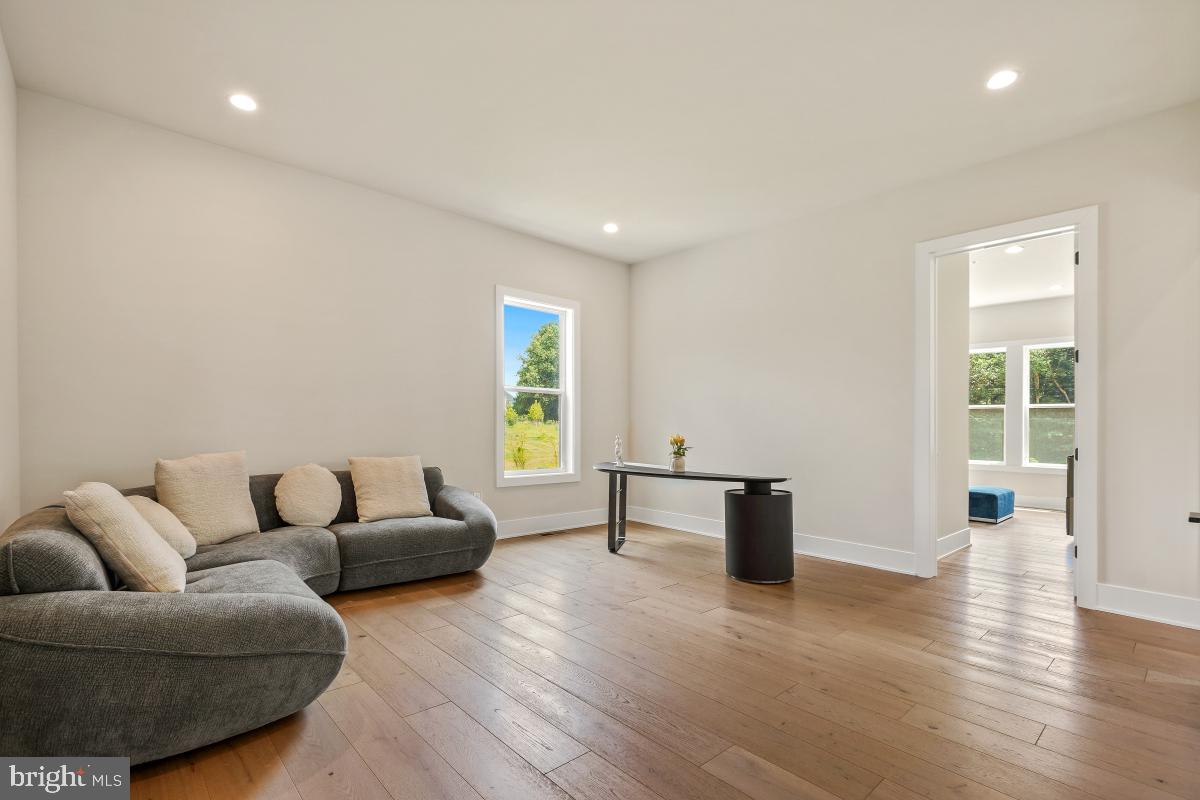 DARNESTOWN OUTSIDE - Residential