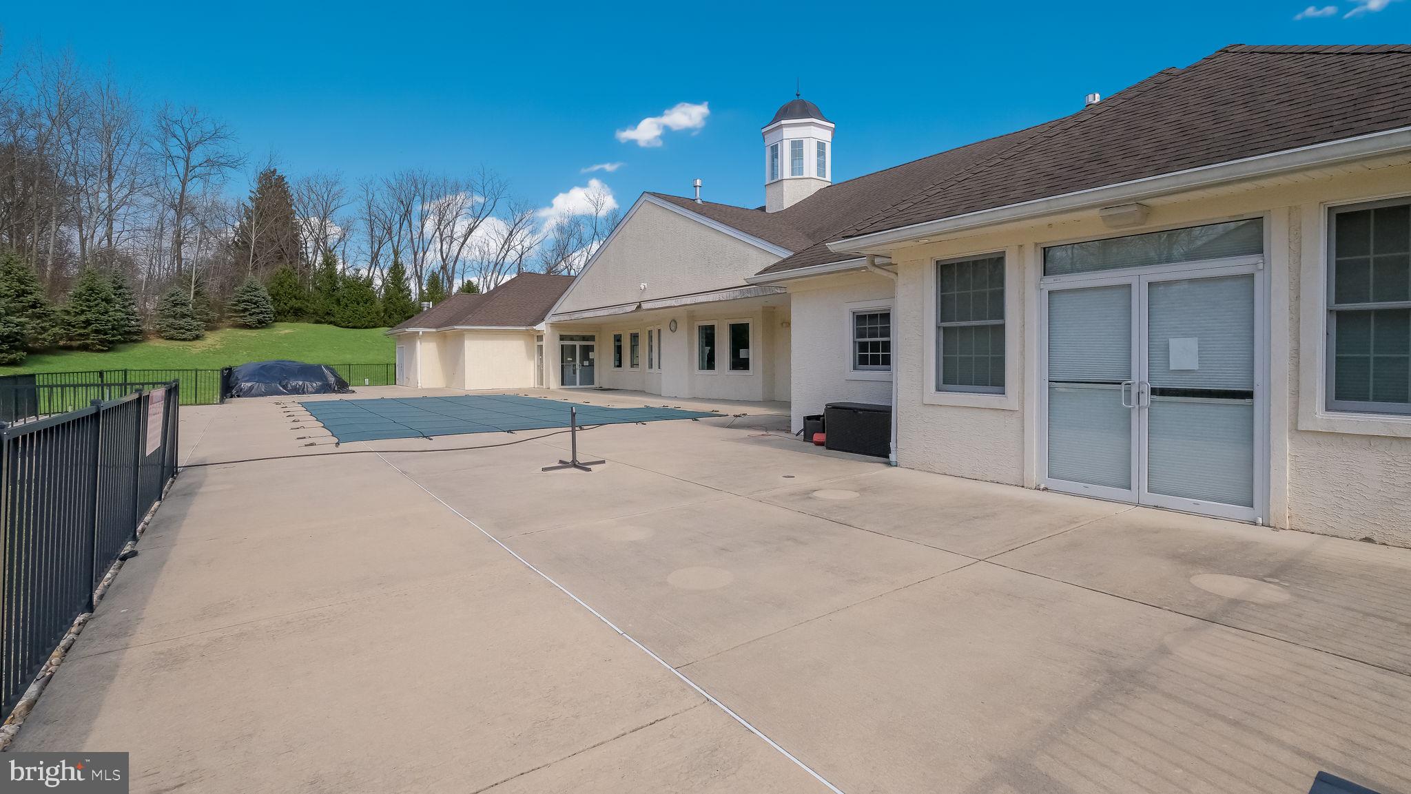 MERIDIAN VALLEY SQ - Residential