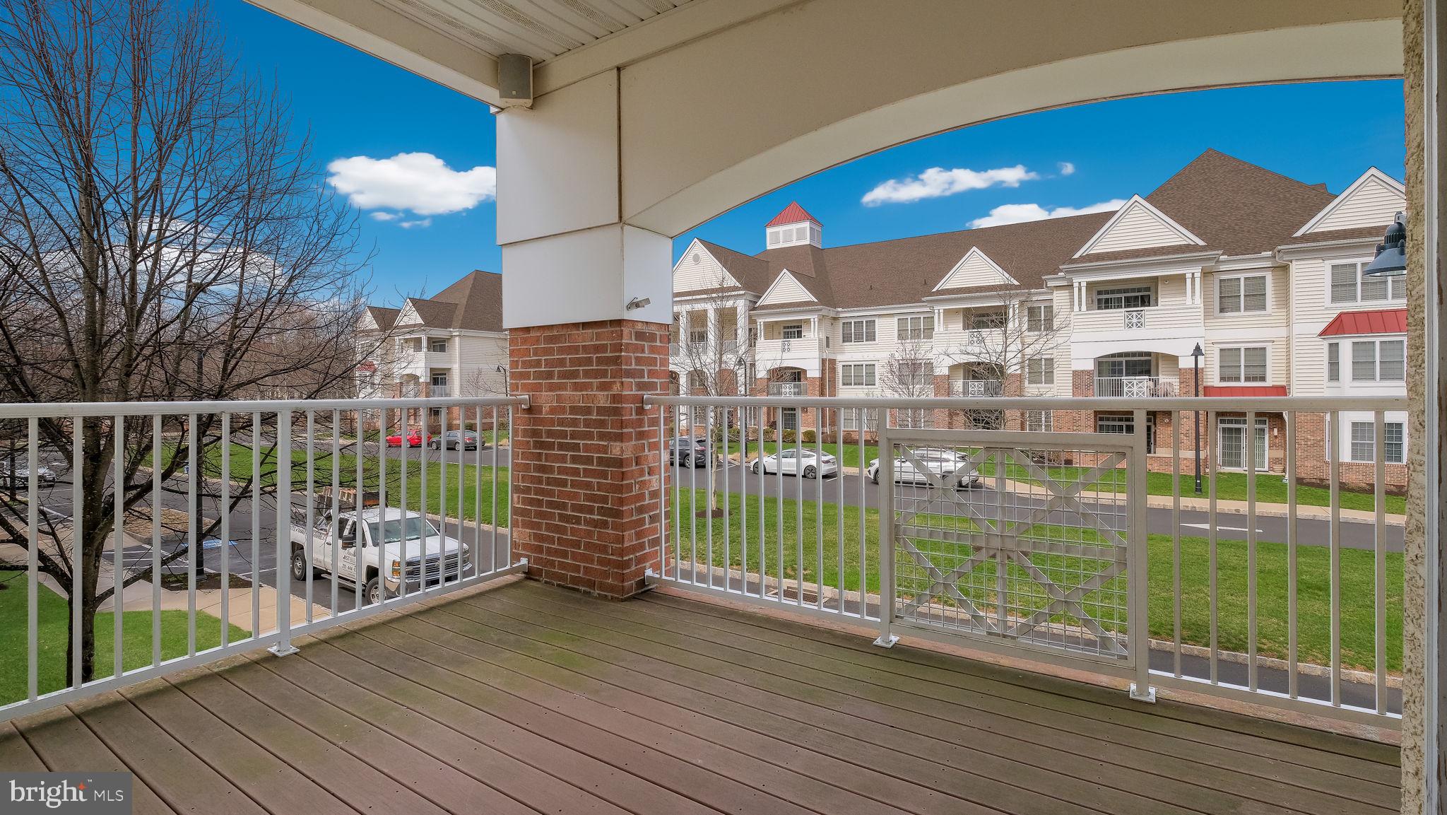 MERIDIAN VALLEY SQ - Residential