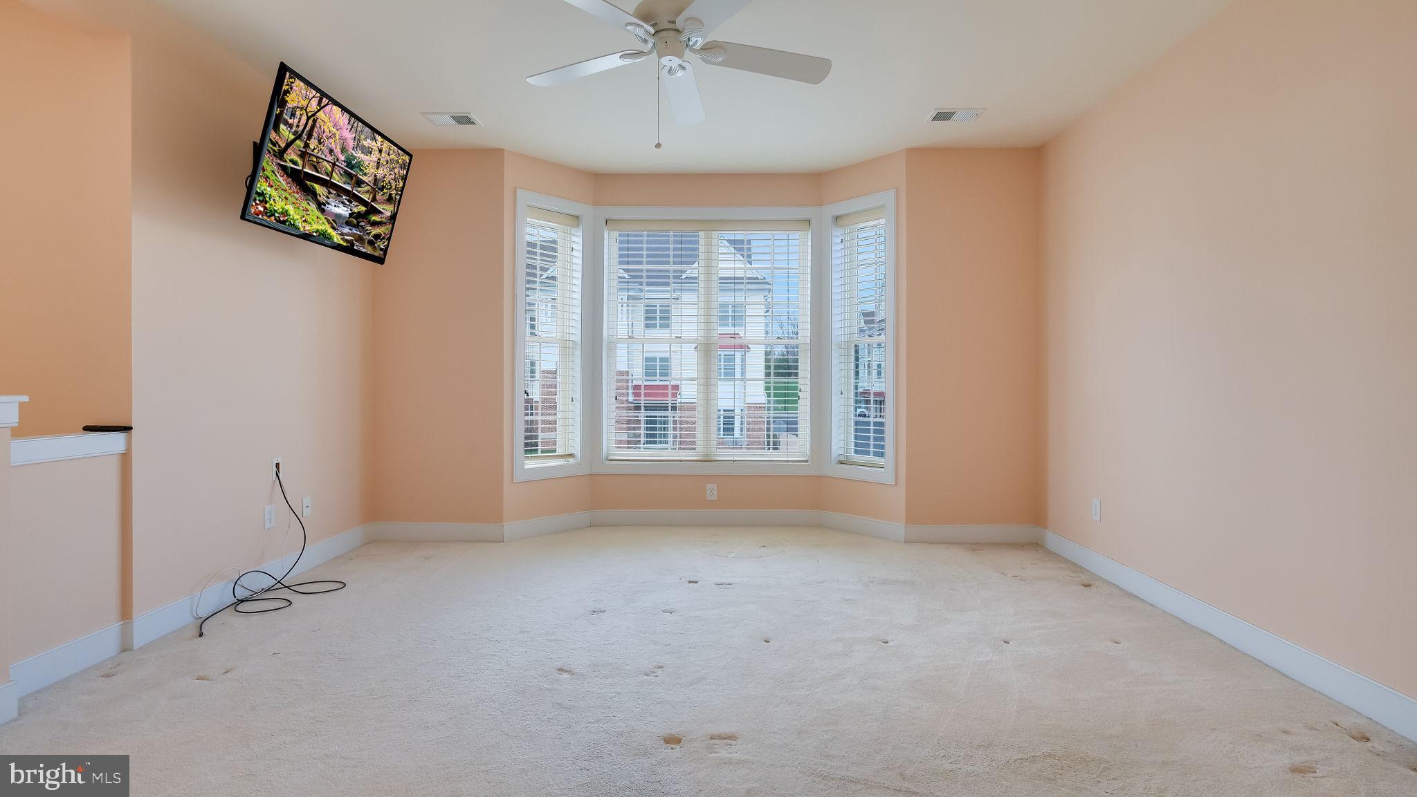 MERIDIAN VALLEY SQ - Residential