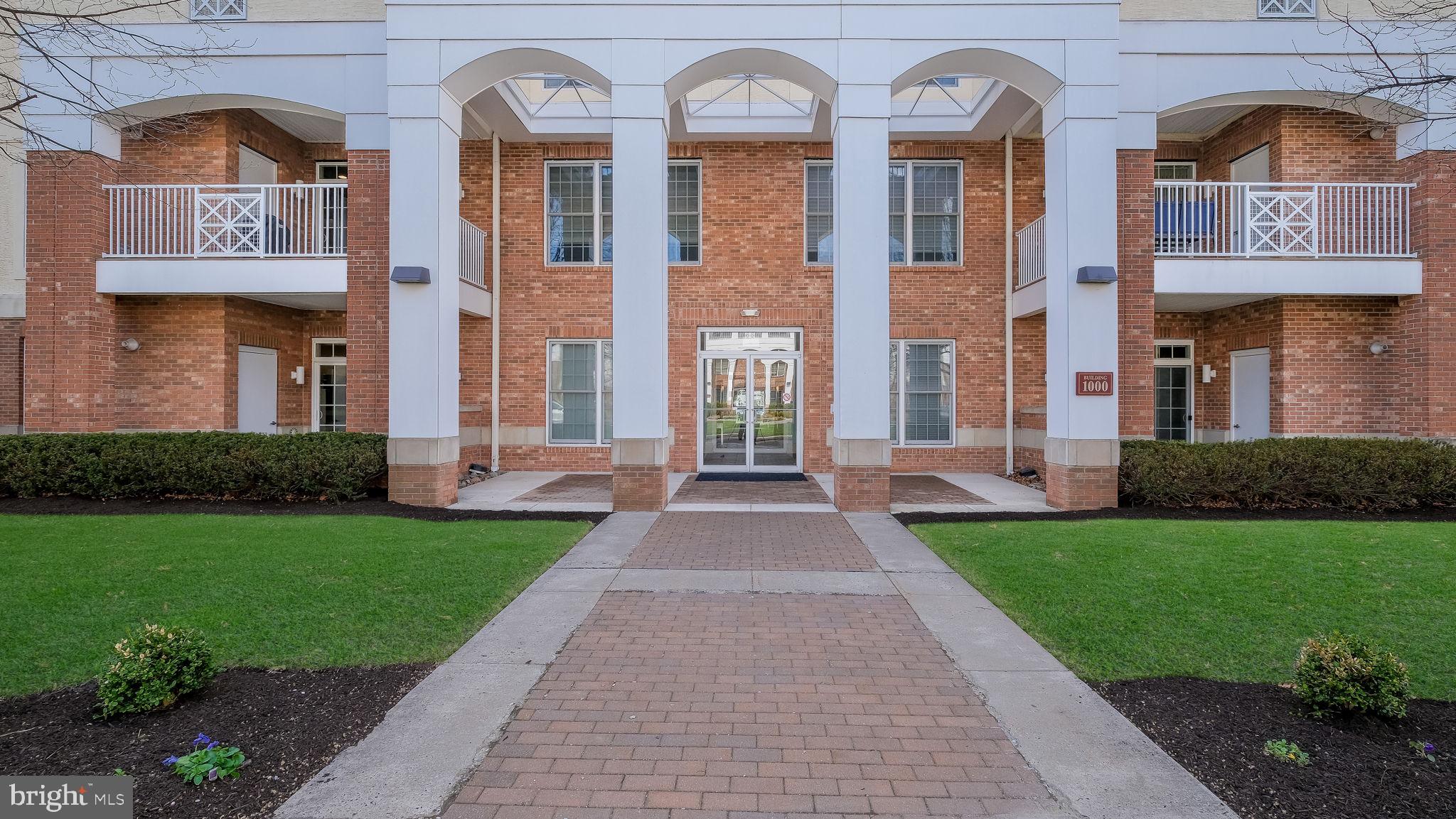 MERIDIAN VALLEY SQ - Residential