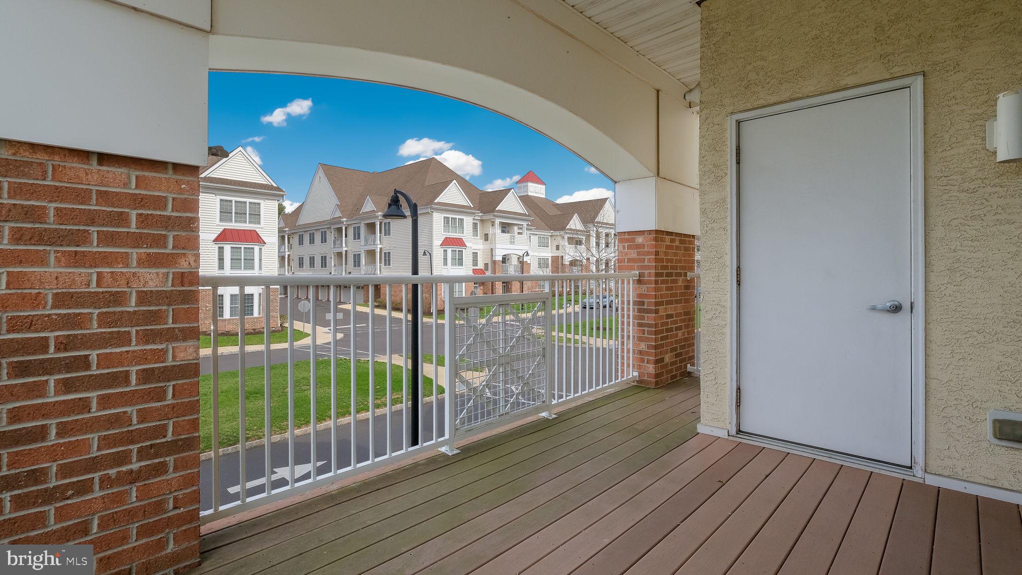 MERIDIAN VALLEY SQ - Residential