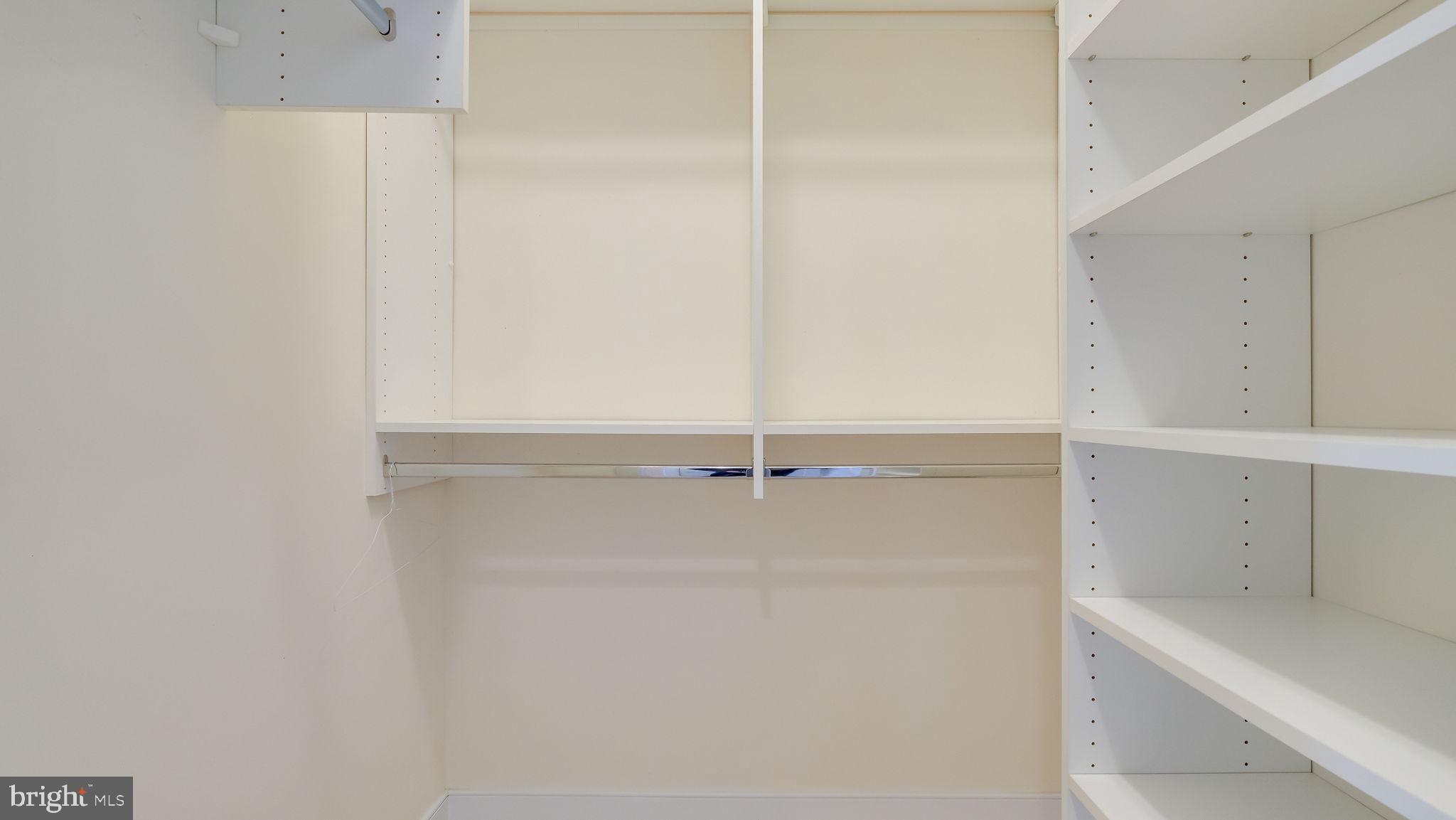 MERIDIAN VALLEY SQ - Residential