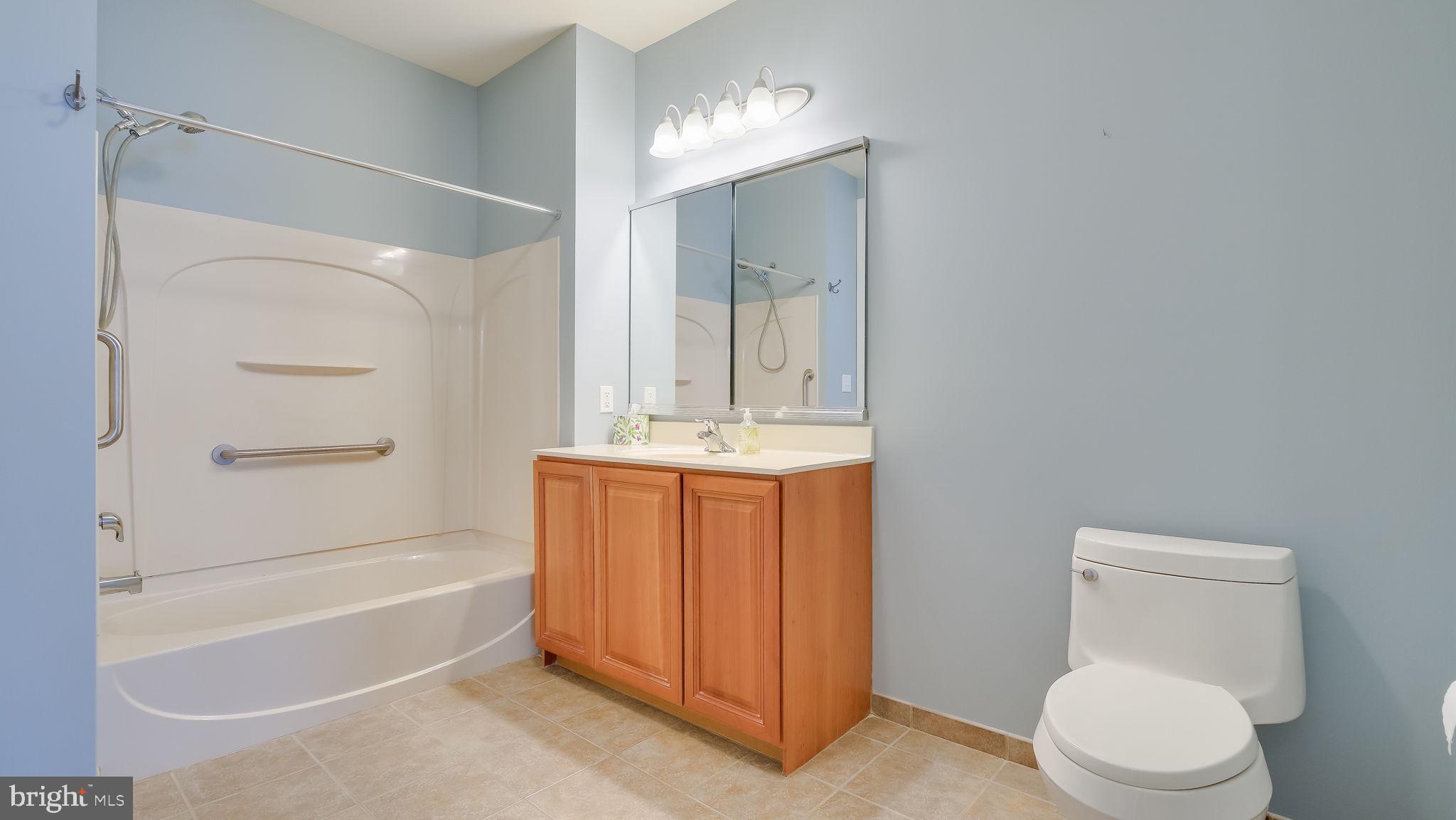 MERIDIAN VALLEY SQ - Residential