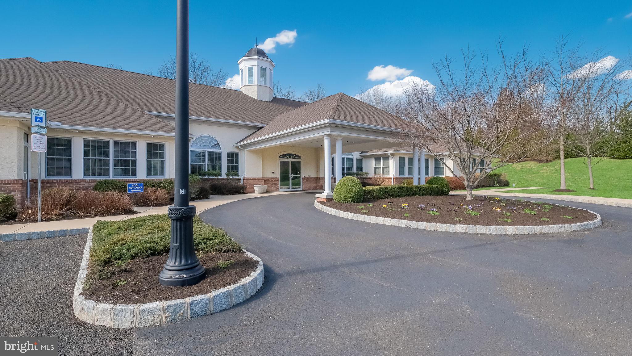 MERIDIAN VALLEY SQ - Residential