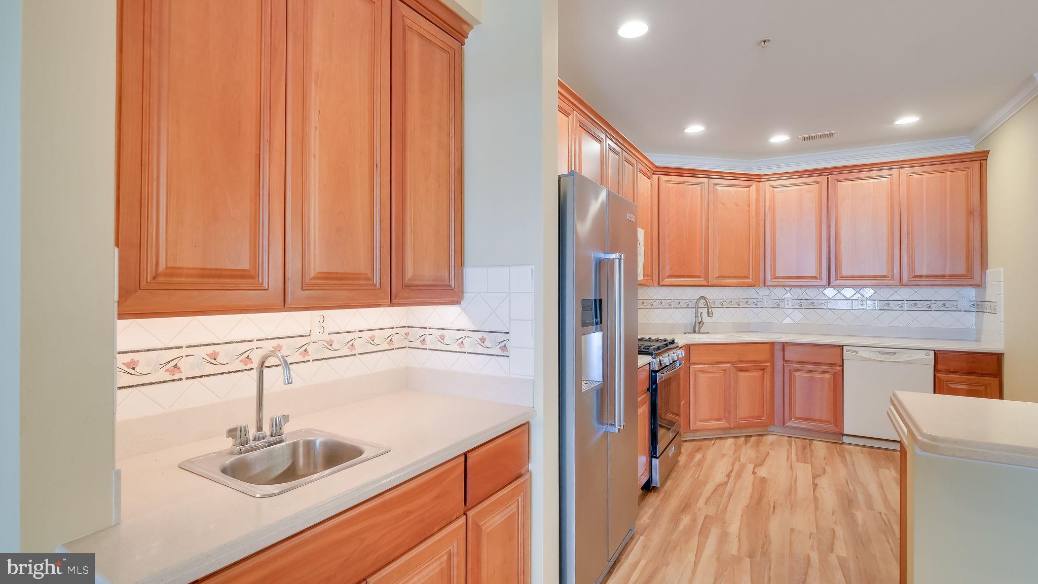 MERIDIAN VALLEY SQ - Residential