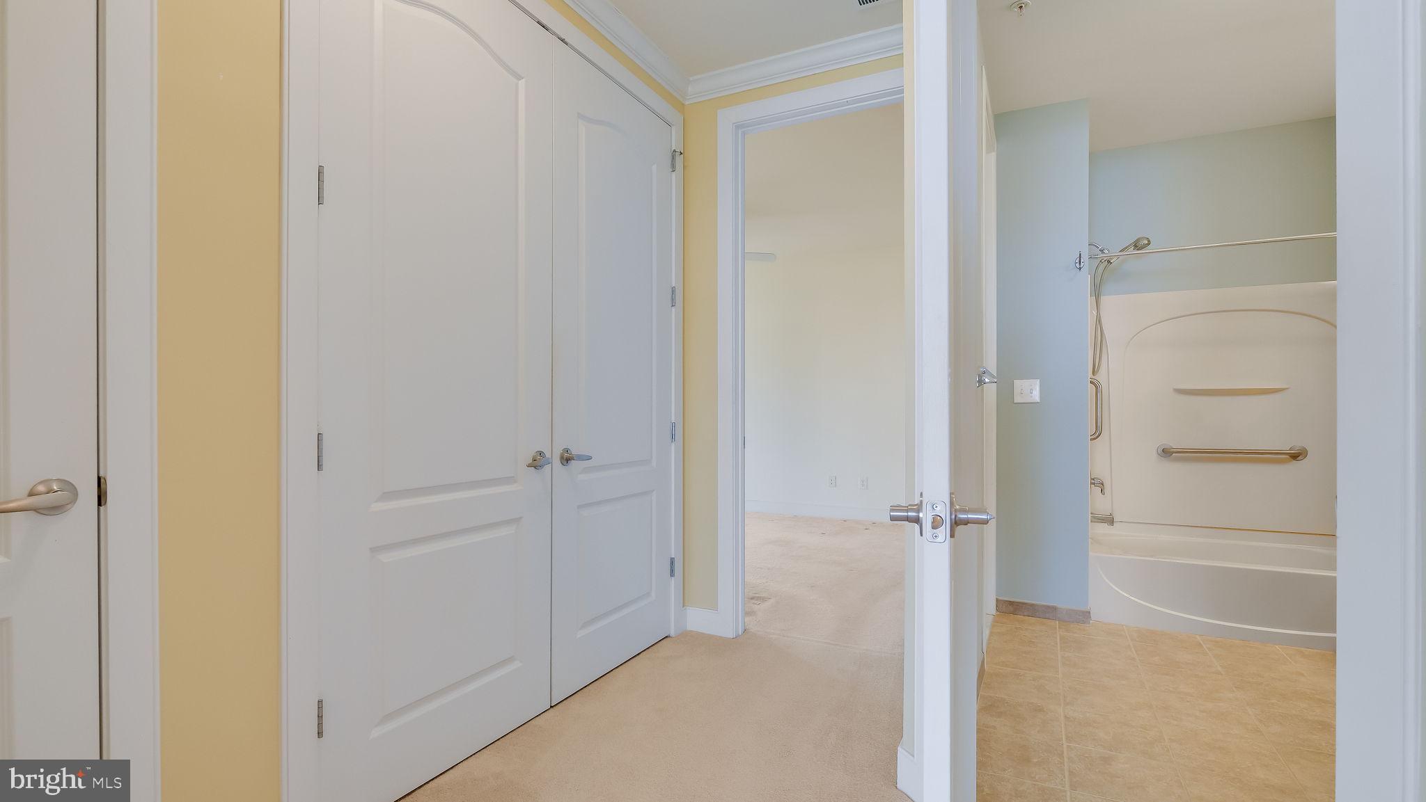 MERIDIAN VALLEY SQ - Residential