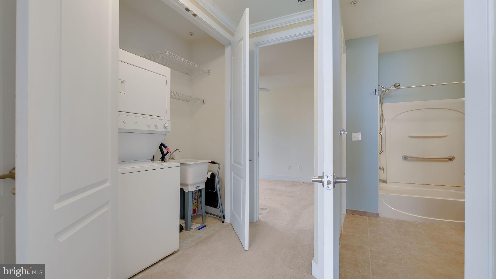 MERIDIAN VALLEY SQ - Residential