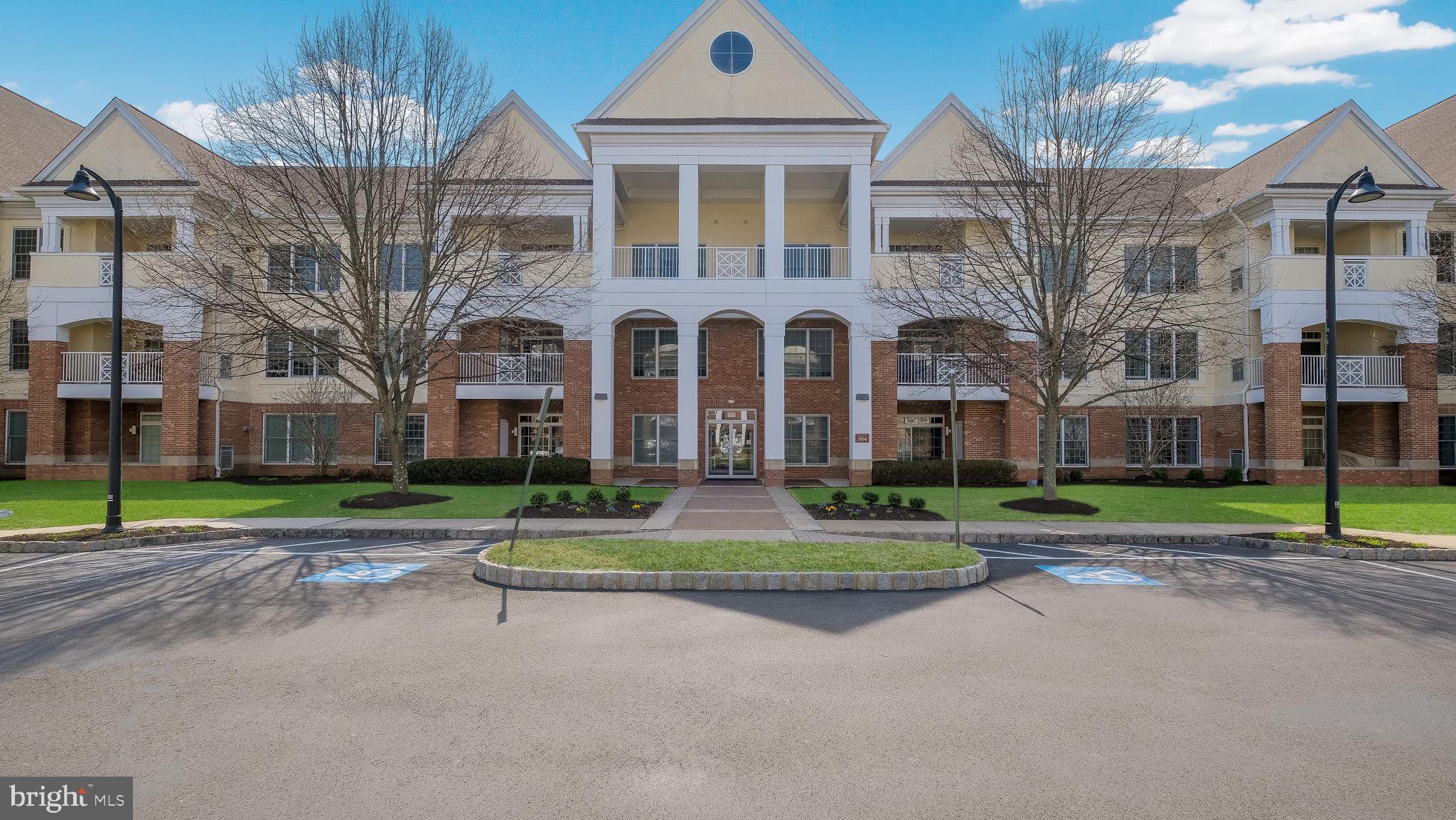 MERIDIAN VALLEY SQ - Residential