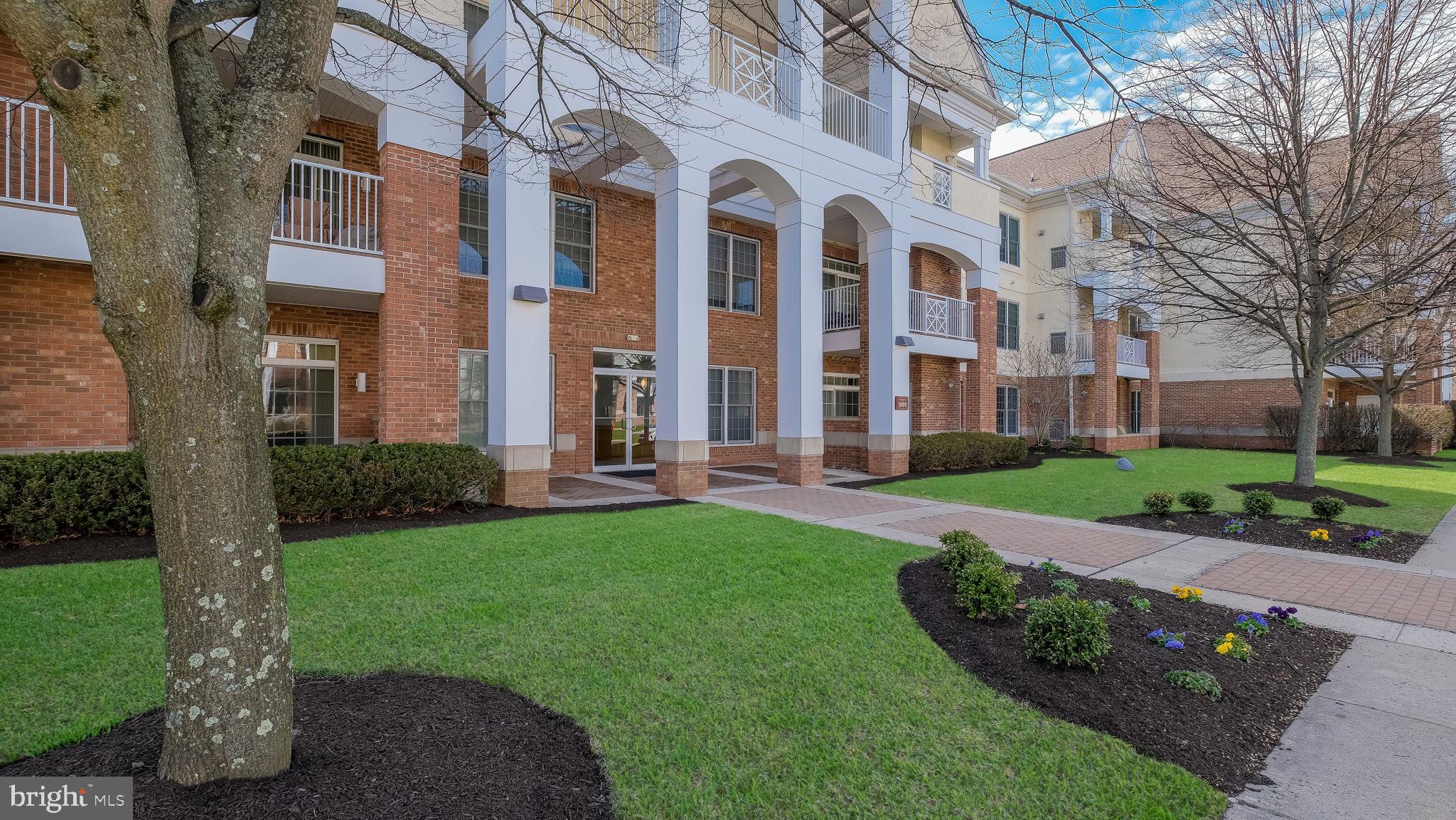 MERIDIAN VALLEY SQ - Residential