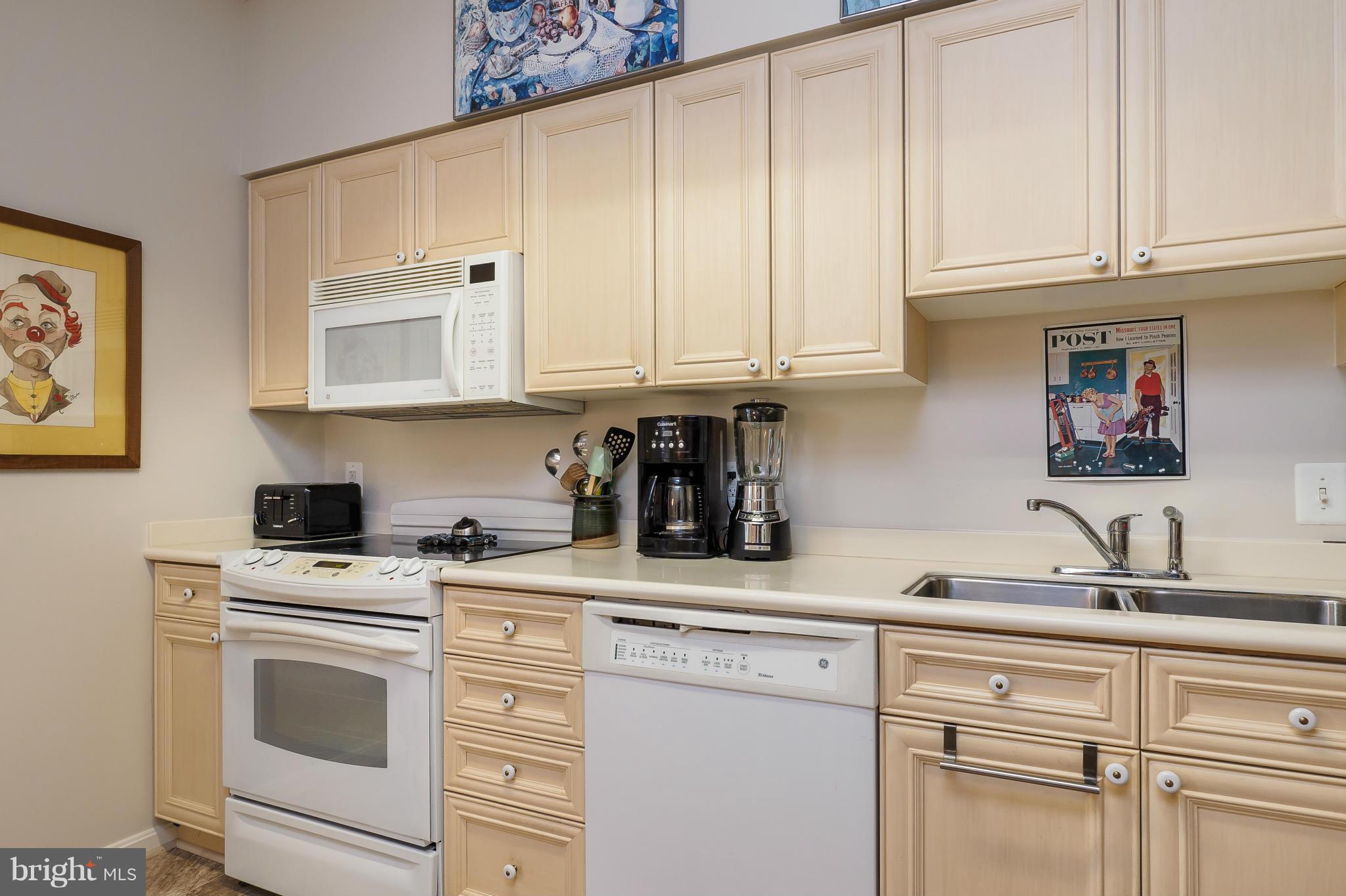 LANSDOWNE WOODS LEISURE WORLD - Residential