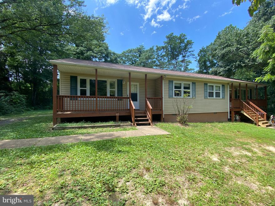 Cozy Duplex in the heart of King George. Convenient to Fredericksburg, VRE and commuter routes. Great starter home with loads of potential sitting on a nice wooded lot. 

$125 Leasing Fee. One time due with Move in Funds.
$25 Monthly Residents Benefits Package Fee 
Pets allowed on a case by case basis - Non Refundable Pet Fee Due at Move In 
Sorry, no cats 
Housing Choice Vouchers Accepted
Owner is a licensed Real Estate Agent in the Commonwealth of Virginia