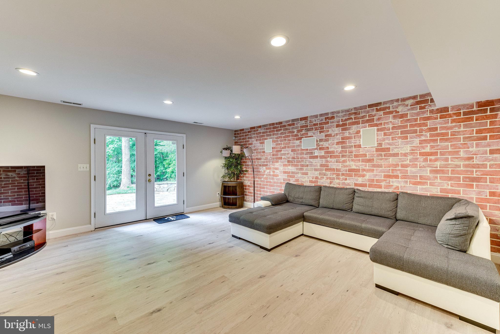 WAPLES CREST - Residential