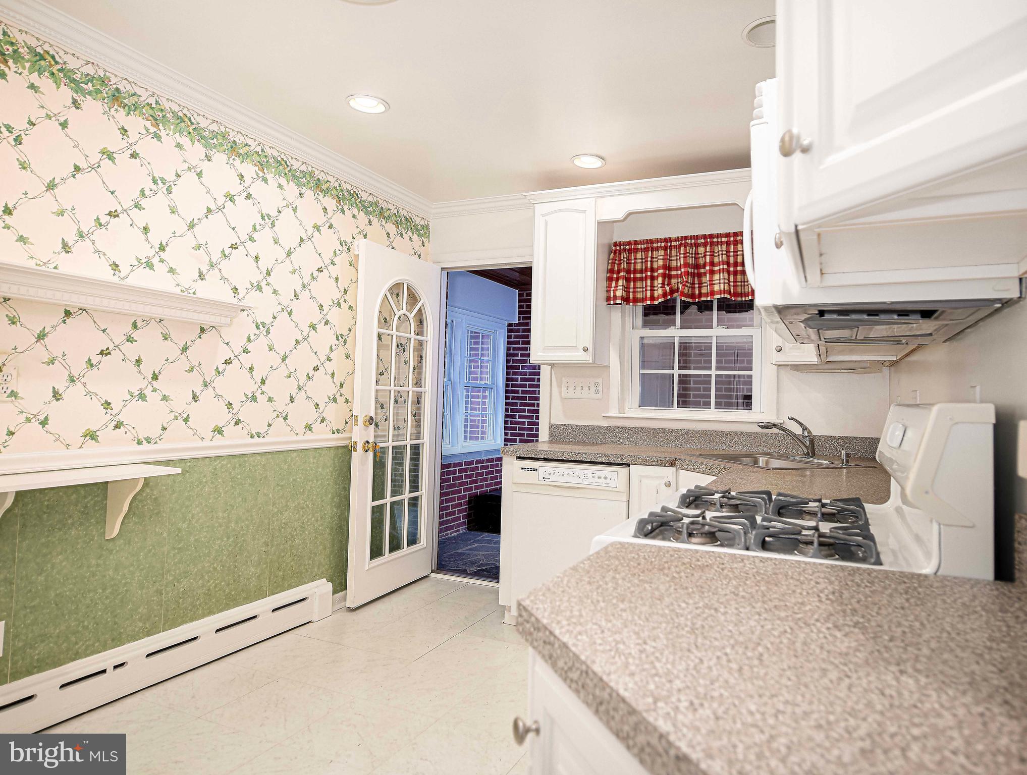 PERRY HALL - Residential