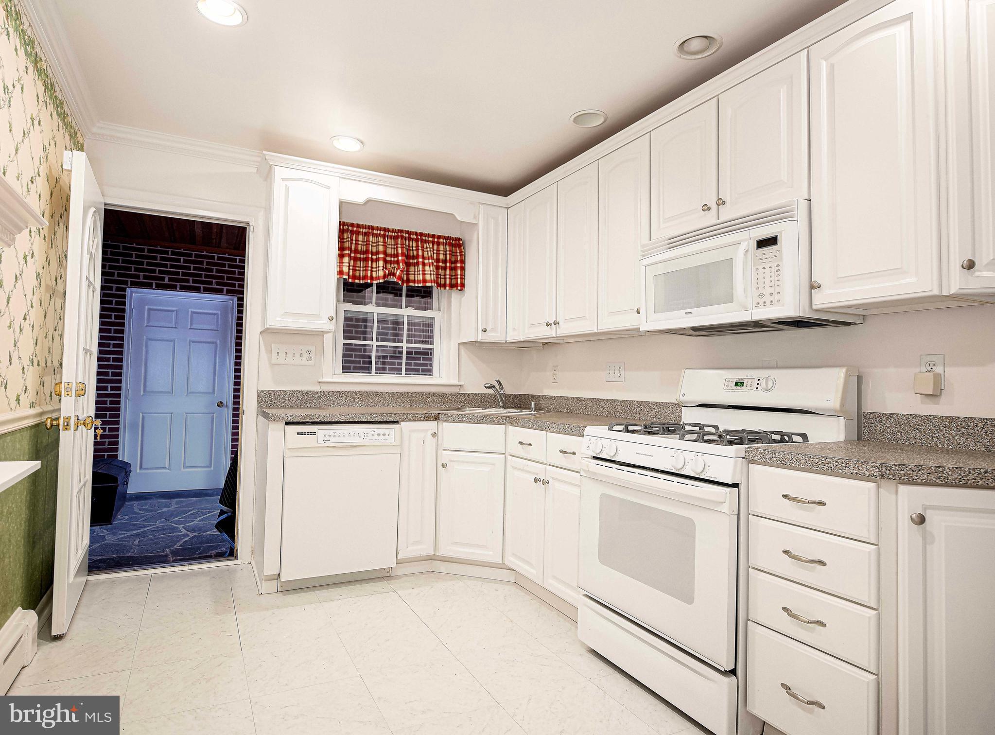 PERRY HALL - Residential