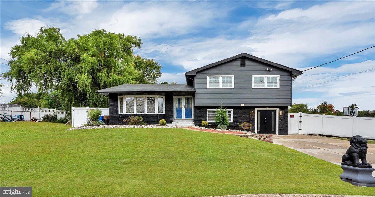 425 SARATOGA DRIVE