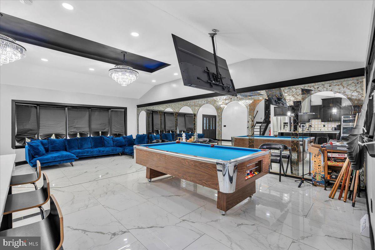 425 SARATOGA DRIVE