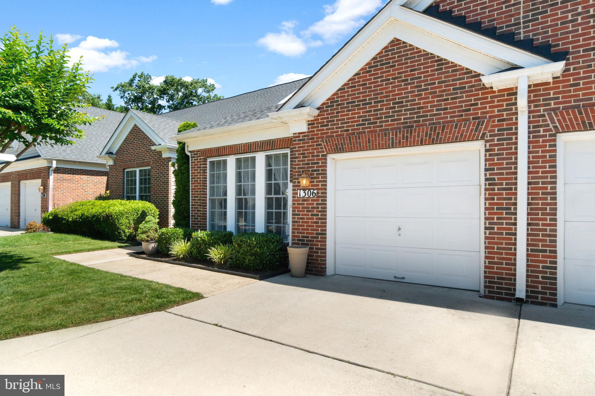 THE VILLAS OF ROCK OAK - Residential