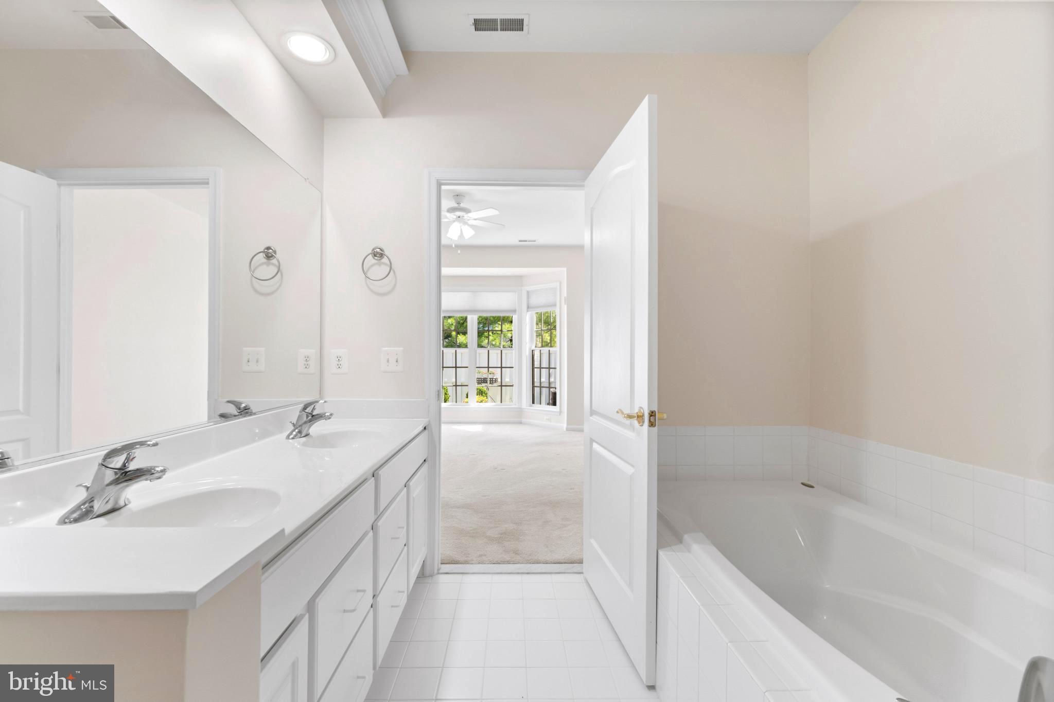 THE VILLAS OF ROCK OAK - Residential