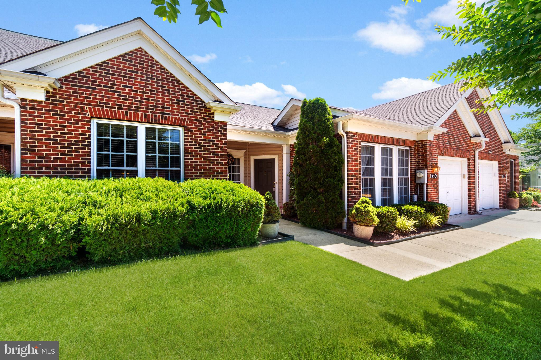 THE VILLAS OF ROCK OAK - Residential